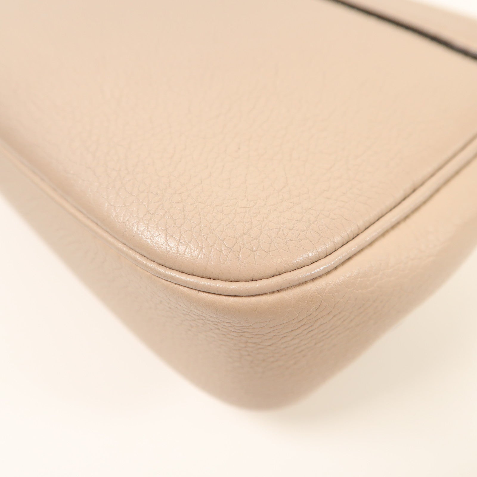 LOUIS VUITTON 牛皮皮革Lockme Tender金扣鏈帶肩背袋