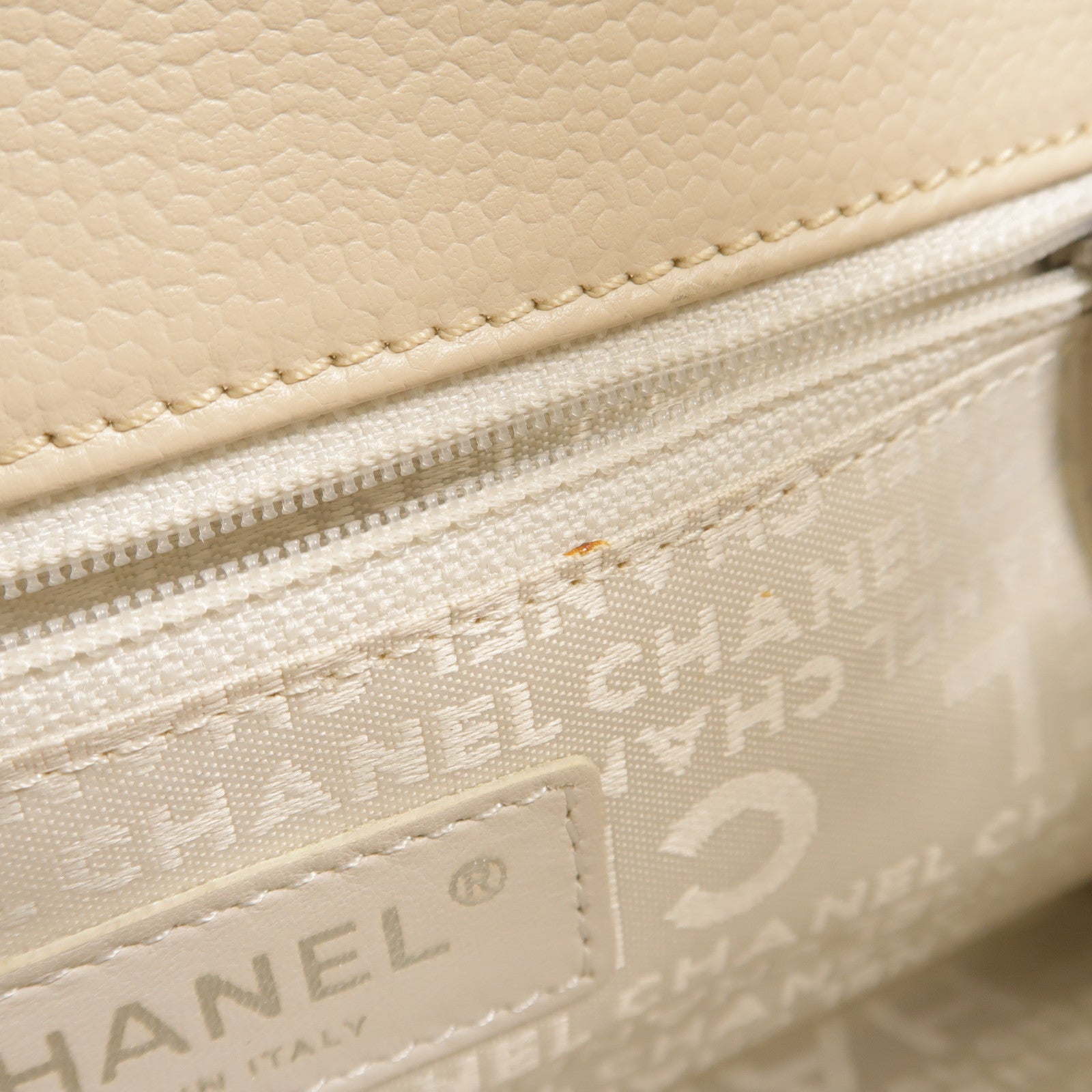 CHANEL 牛皮皮革Quilted Mademoiselle Flap手挽袋