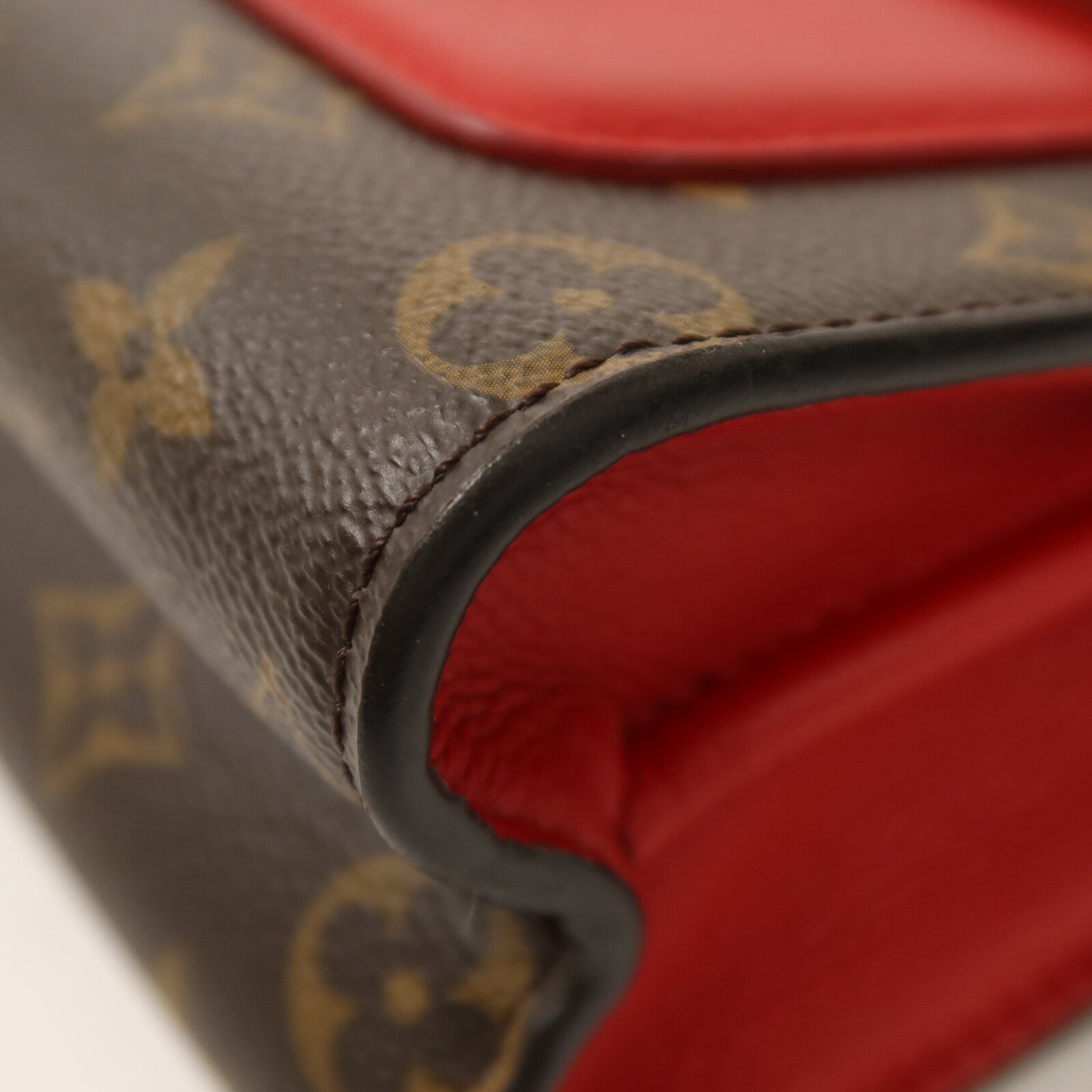 LOUIS VUITTON Monogram Victoire金扣鏈帶肩背袋