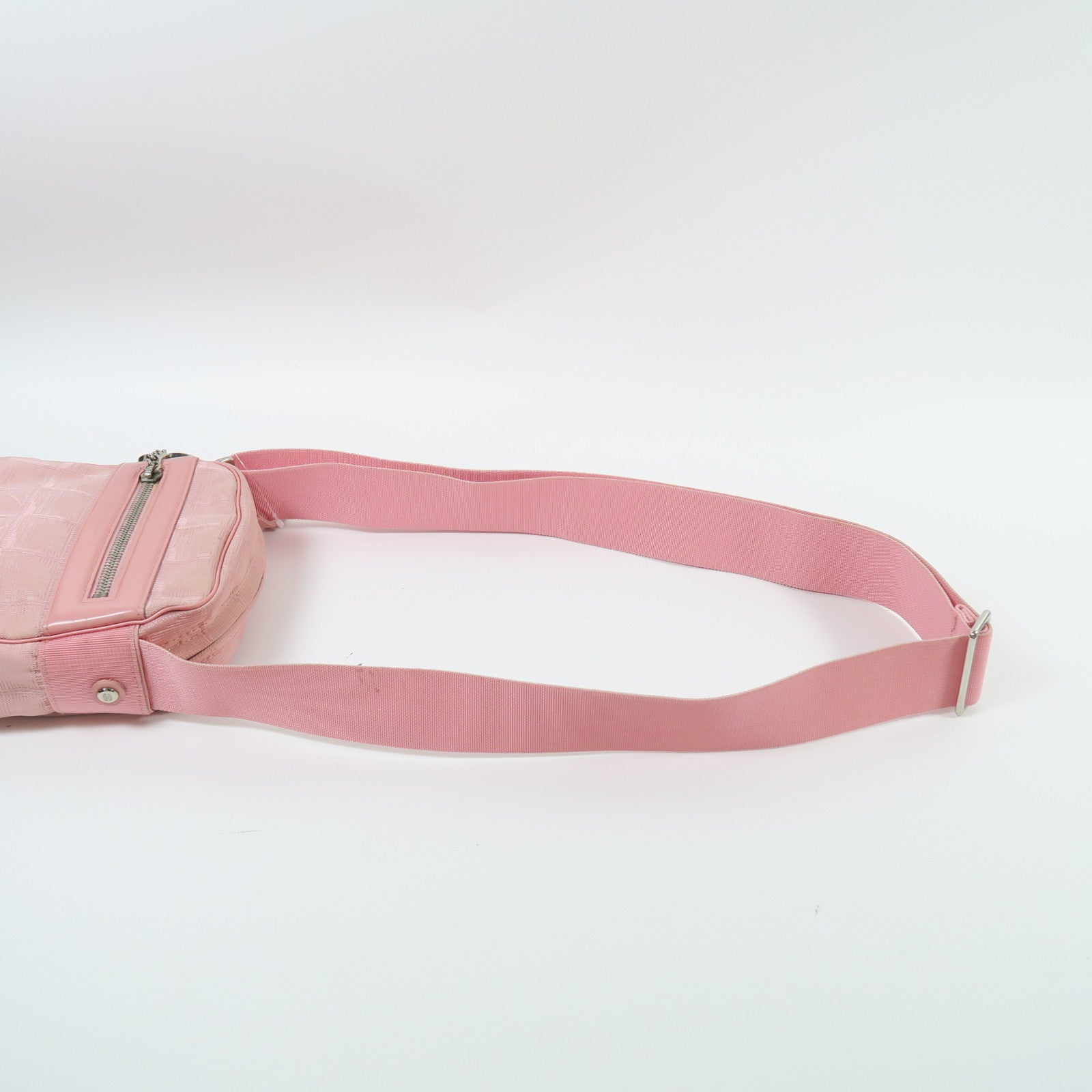 CHANEL 【激減優惠】帆布New Travel Line Pochette Shoulder Bag銀扣肩背袋粉紅色