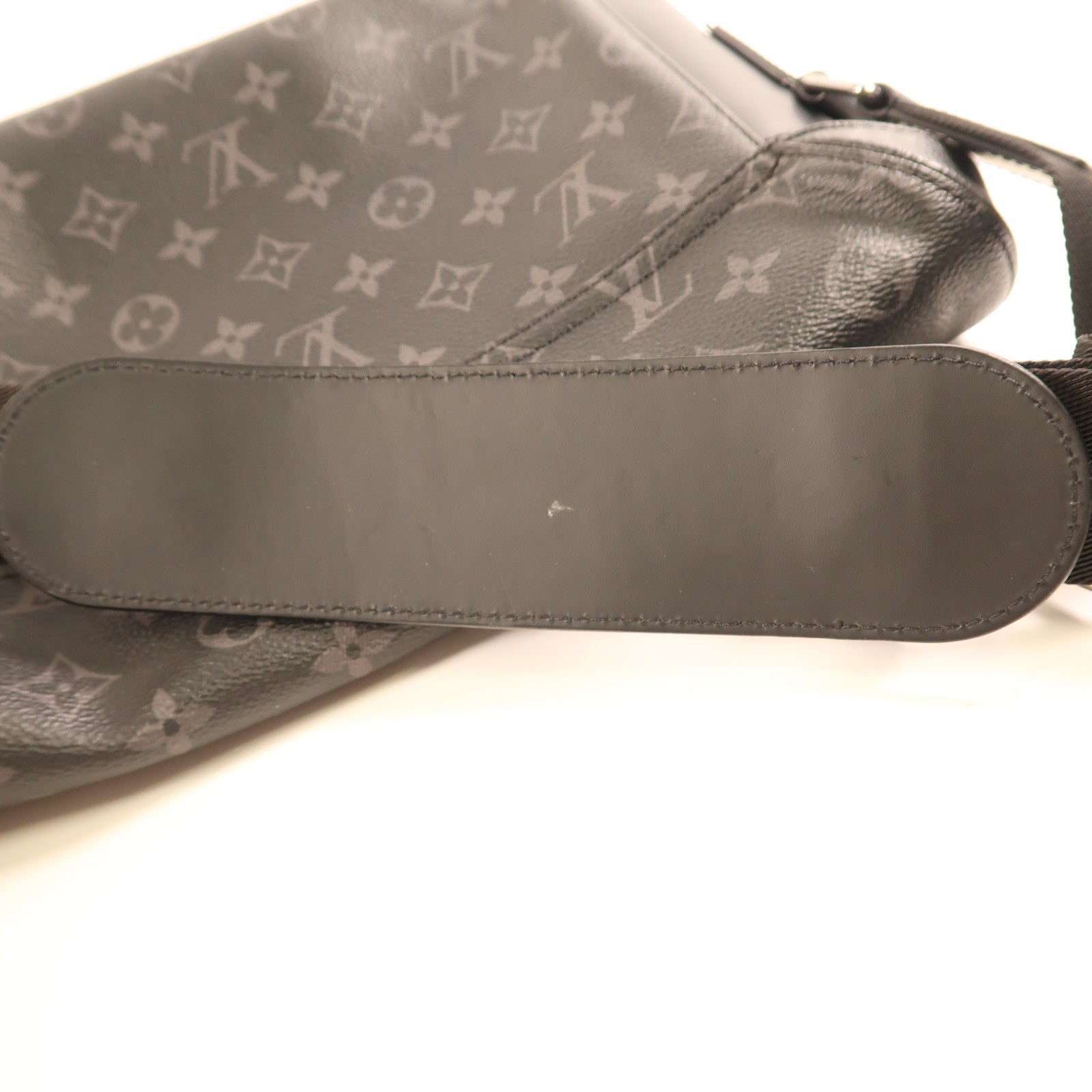 LOUIS VUITTON Monogram Eclipse Messenger PM Voyager銀扣肩背袋