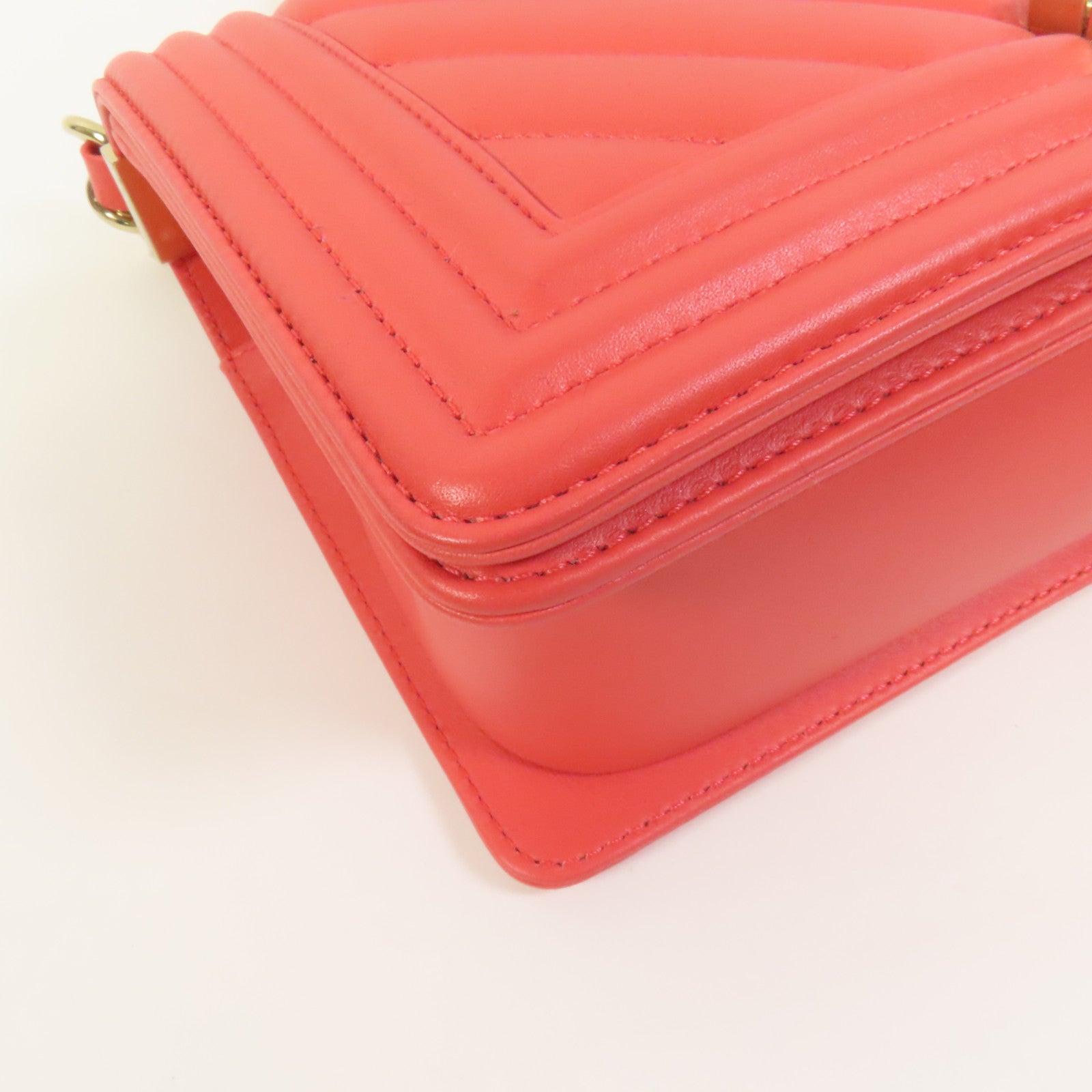 CHANEL 羊皮皮革Boy 25金扣鏈帶肩背袋