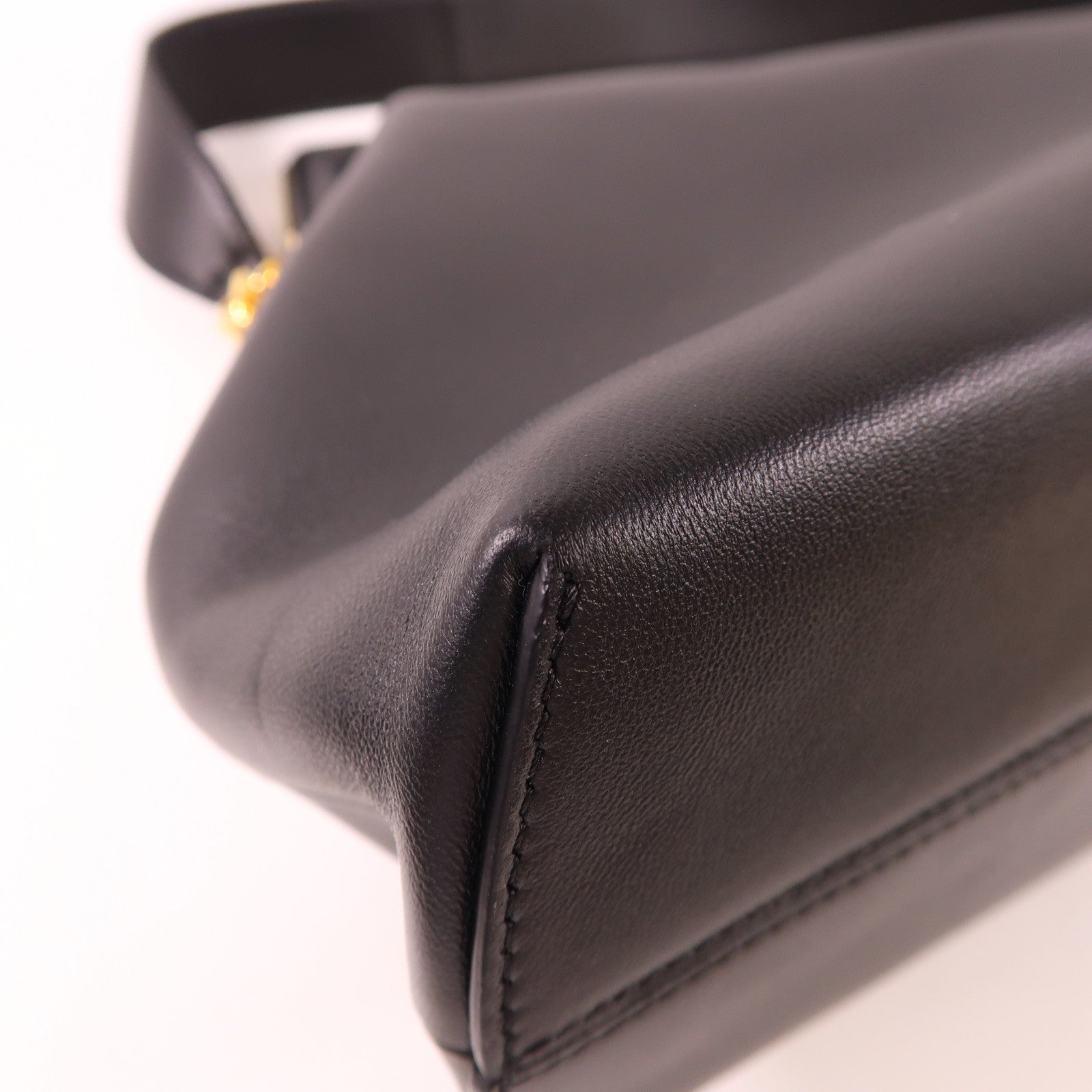 FENDI 牛皮皮革First Medium金扣肩背袋