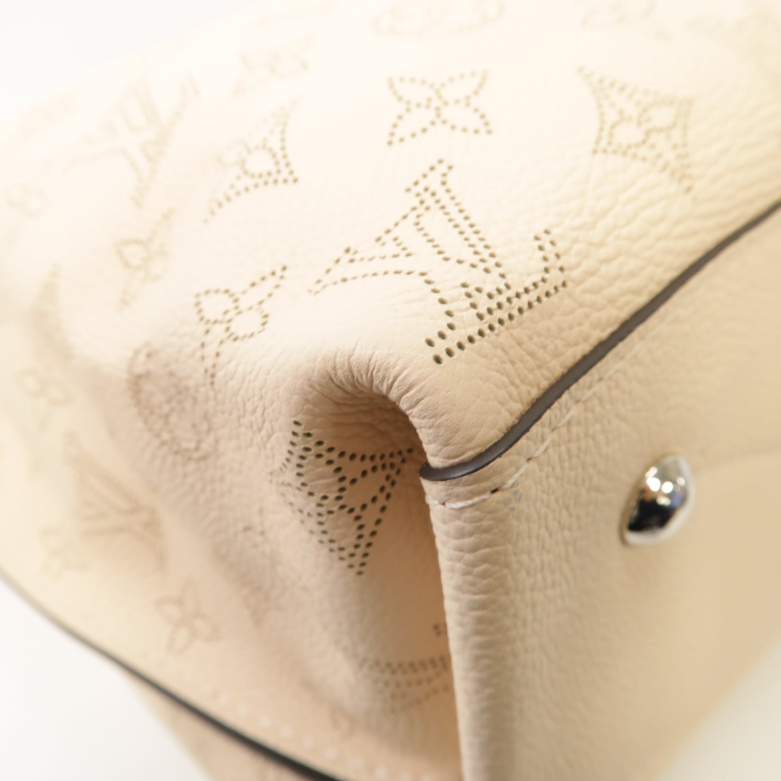 LOUIS VUITTON Mahina Carmel銀扣肩背袋米色