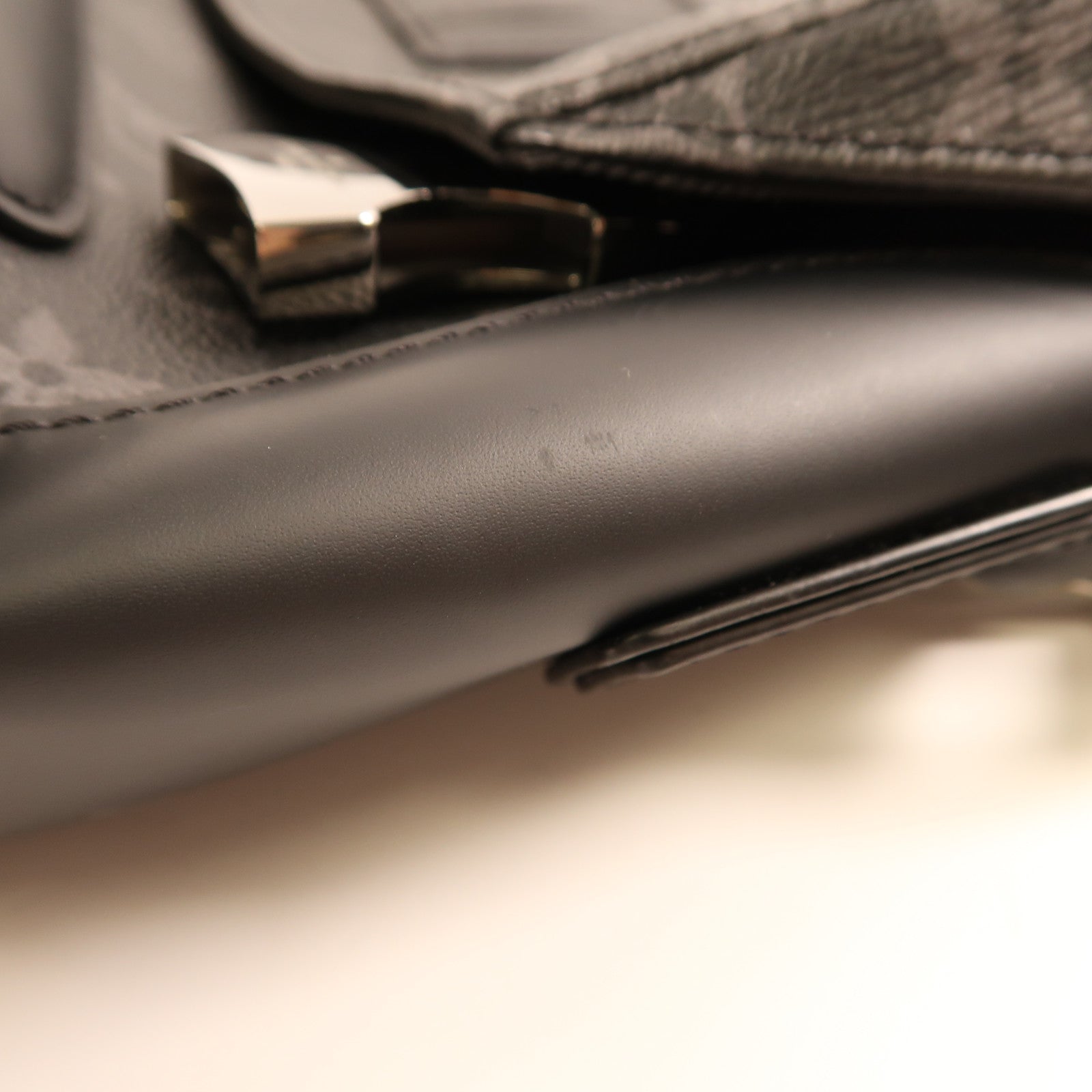 LOUIS VUITTON Monogram Eclipse Messenger PM Voyager銀扣肩背袋