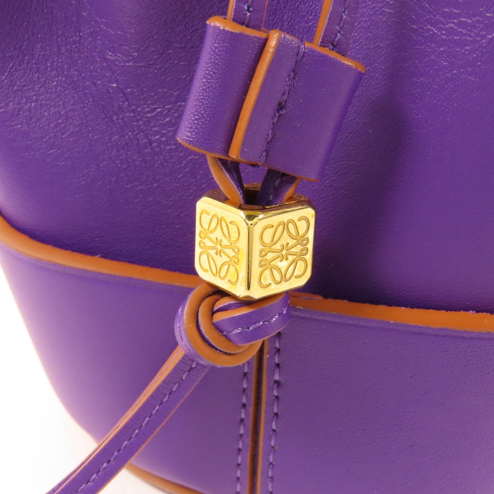 LOEWE 牛皮皮革Nano Balloon金扣肩背袋