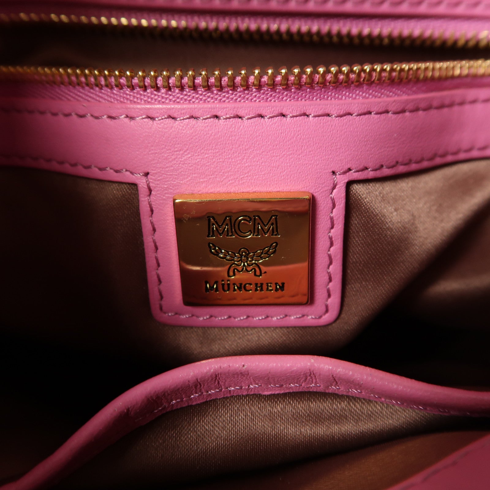 MCM 牛皮皮革Shoulder Bag金扣肩背袋