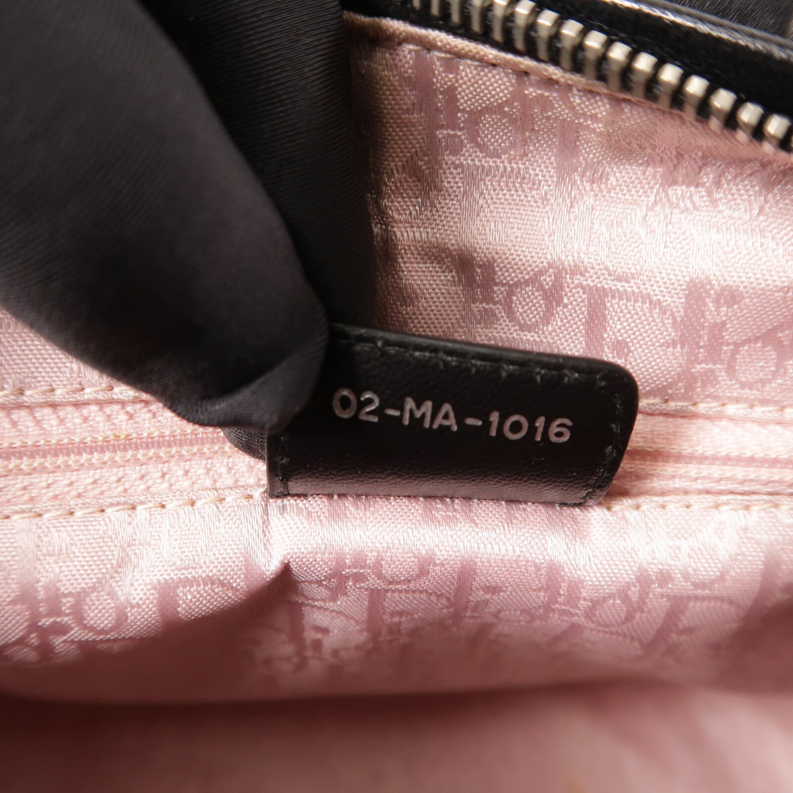Dior 牛皮皮革Lady Dior Medium銀扣手挽肩背兩用袋