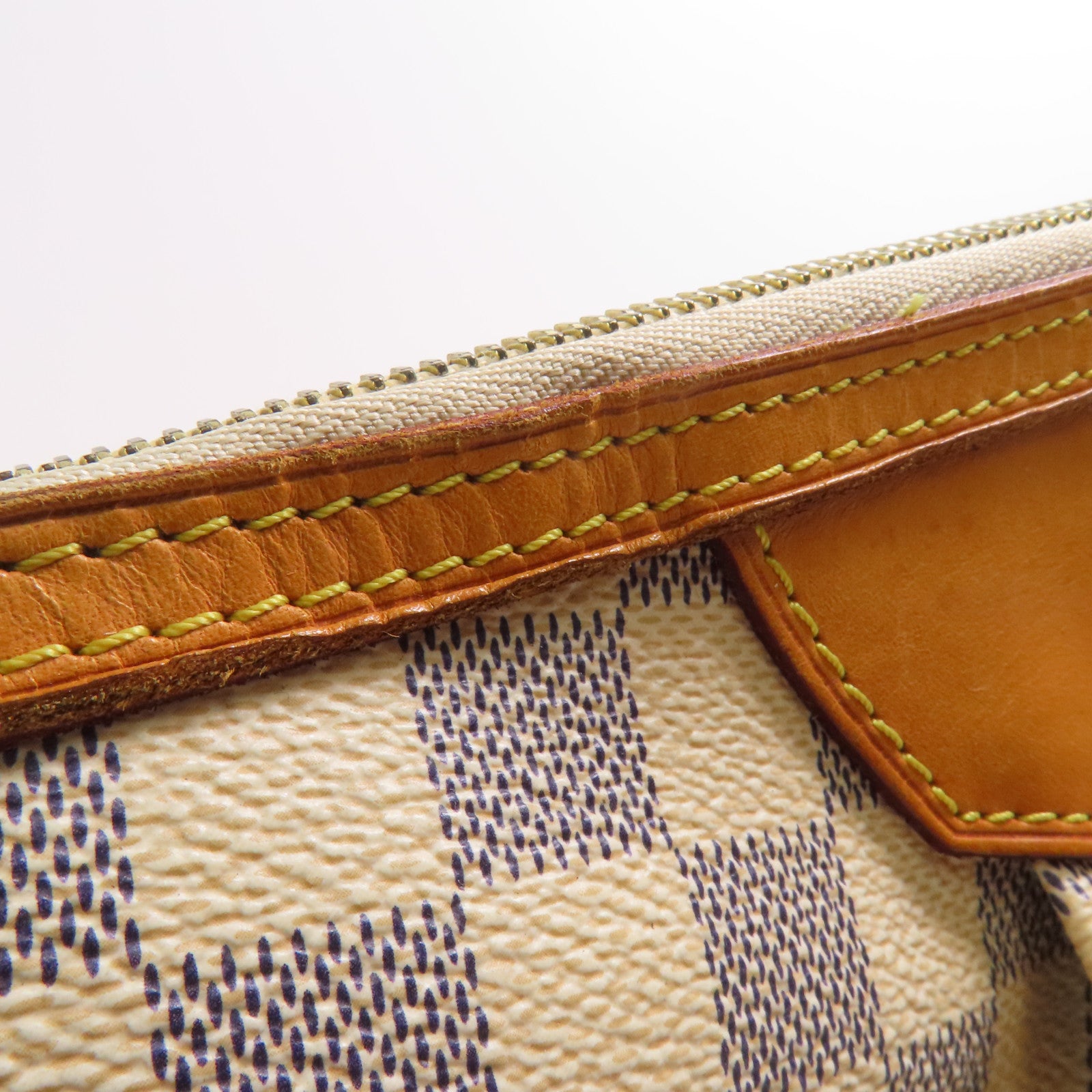 LOUIS VUITTON Damier Azur Siracusa PM金扣肩背袋