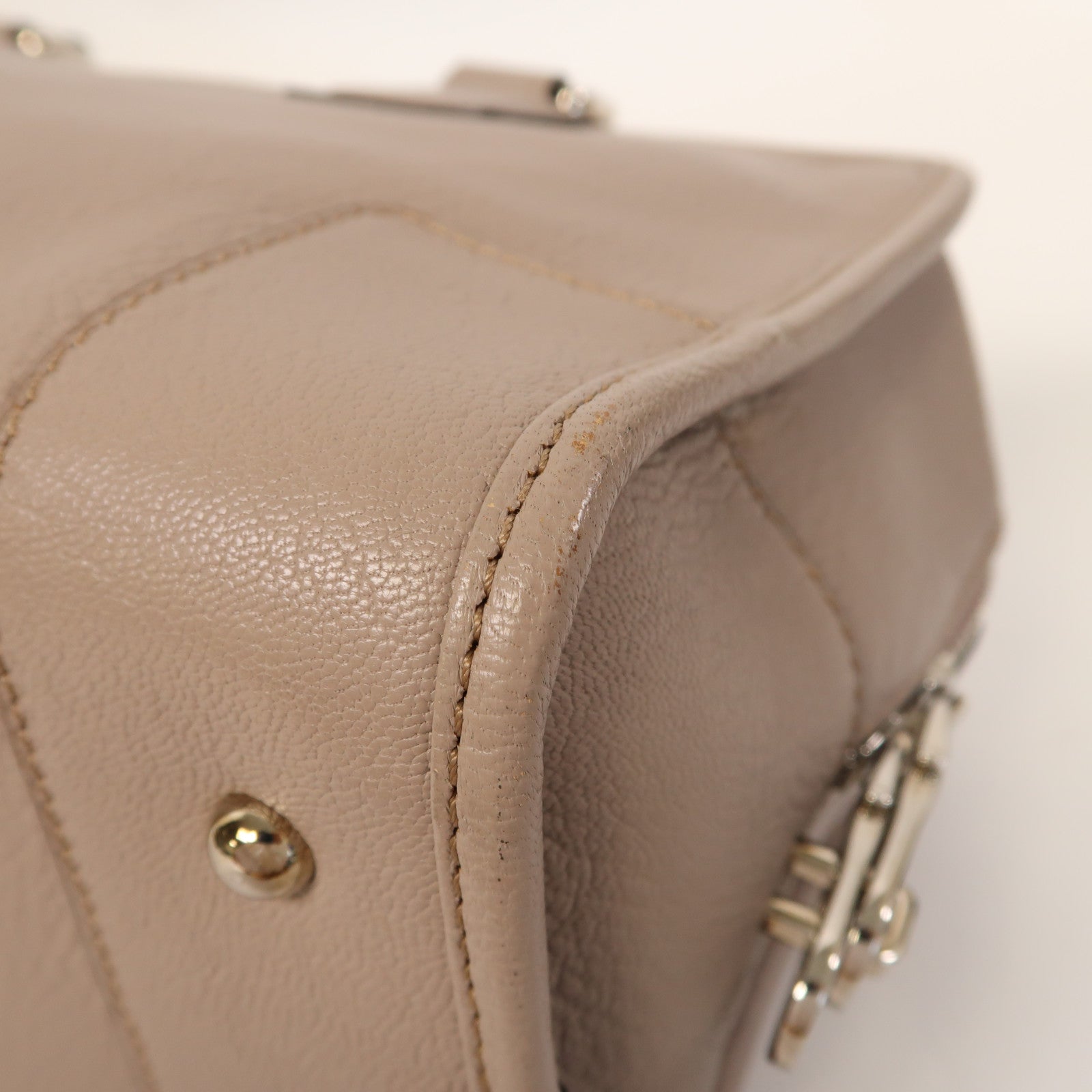LOEWE 牛皮皮革Amazona銀扣手挽袋杏色
