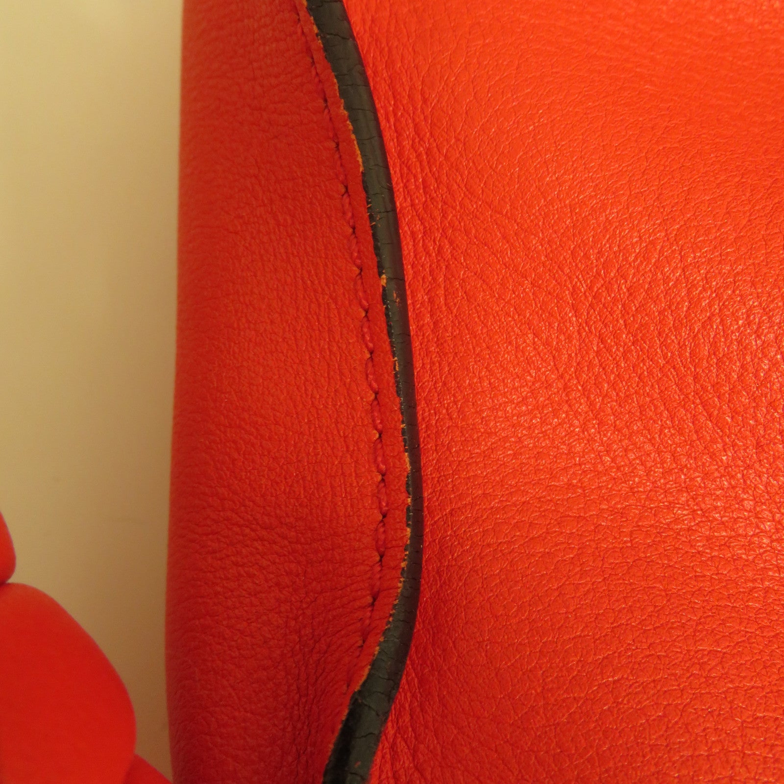 LOEWE 羊皮皮革Shoulder Bag金扣肩背袋紅色