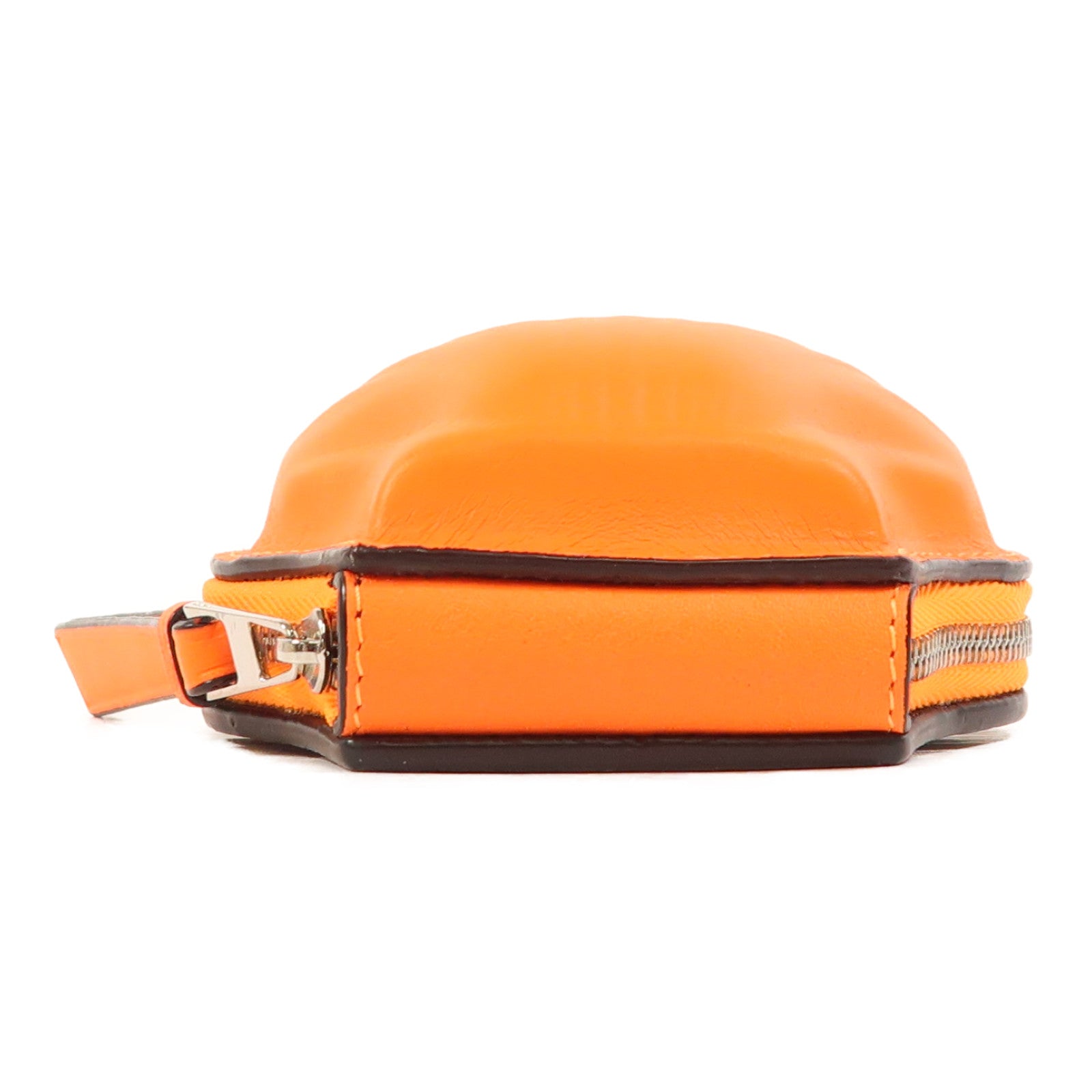 LOEWE 牛皮皮革Seashell Pouch銀扣肩背袋