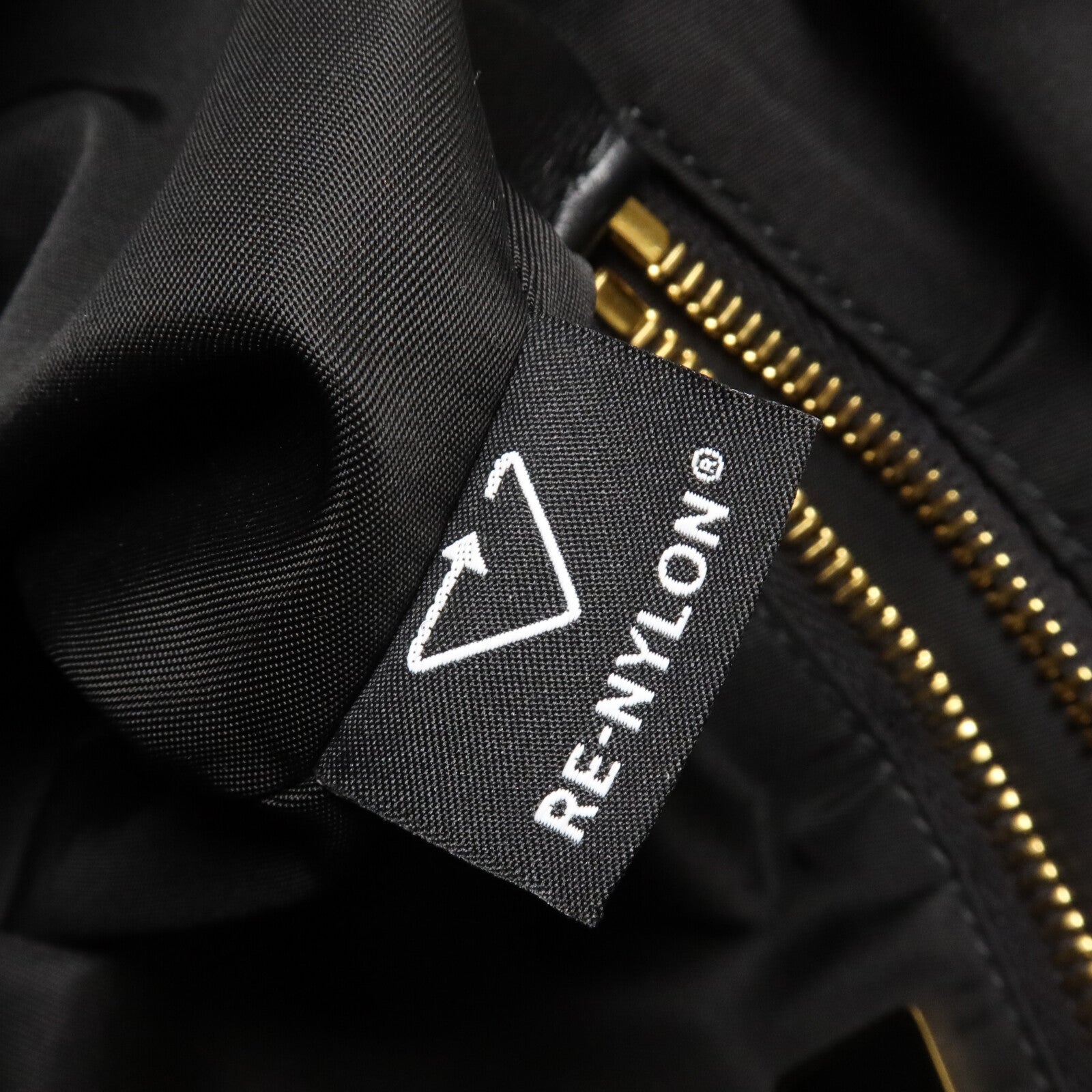 PRADA 尼龍Explore Re-Nylon Large手挽肩背兩用袋
