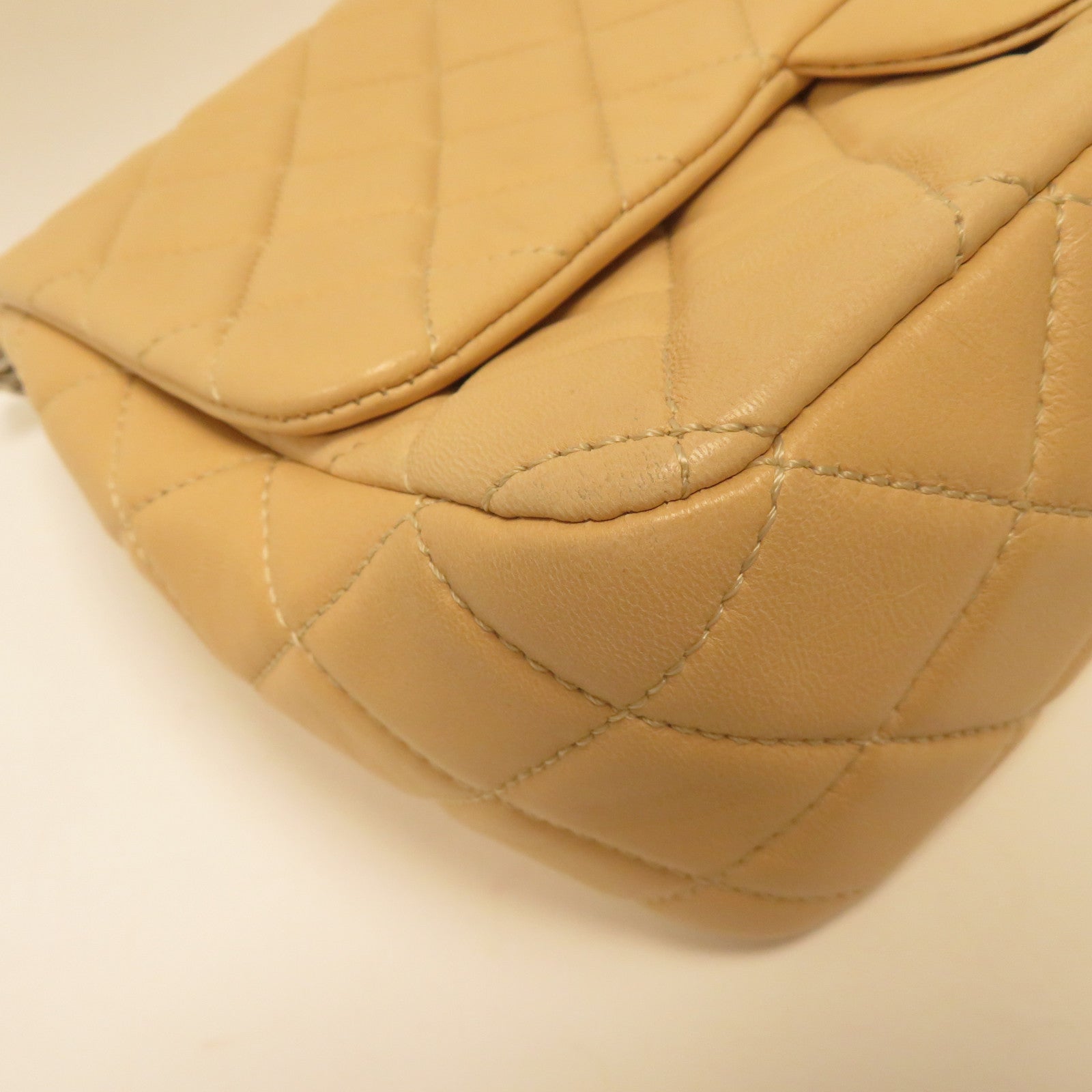 CHANEL **【激減優惠】菱格羊皮皮革Jumbo銀扣鏈帶肩背袋米色