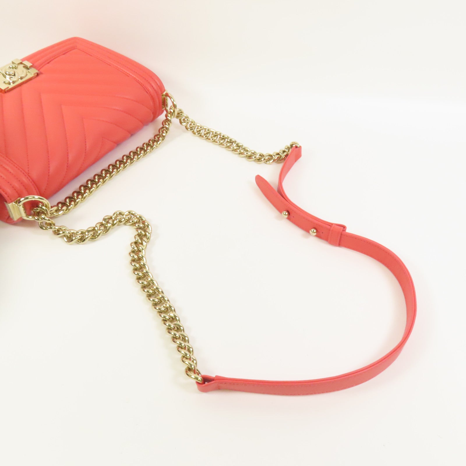 CHANEL 羊皮皮革Boy 25金扣鏈帶肩背袋