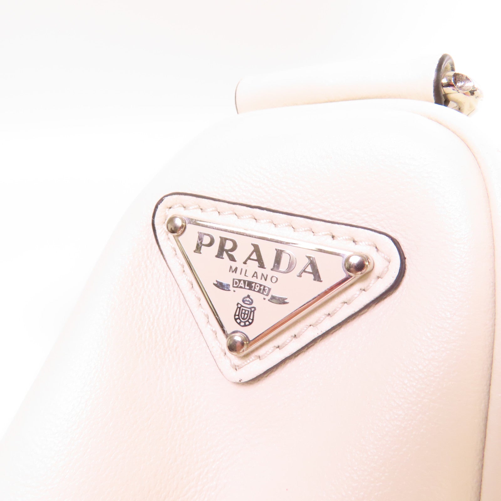 PRADA 牛皮皮革Triangle Shoulder Bag銀扣肩背袋白色