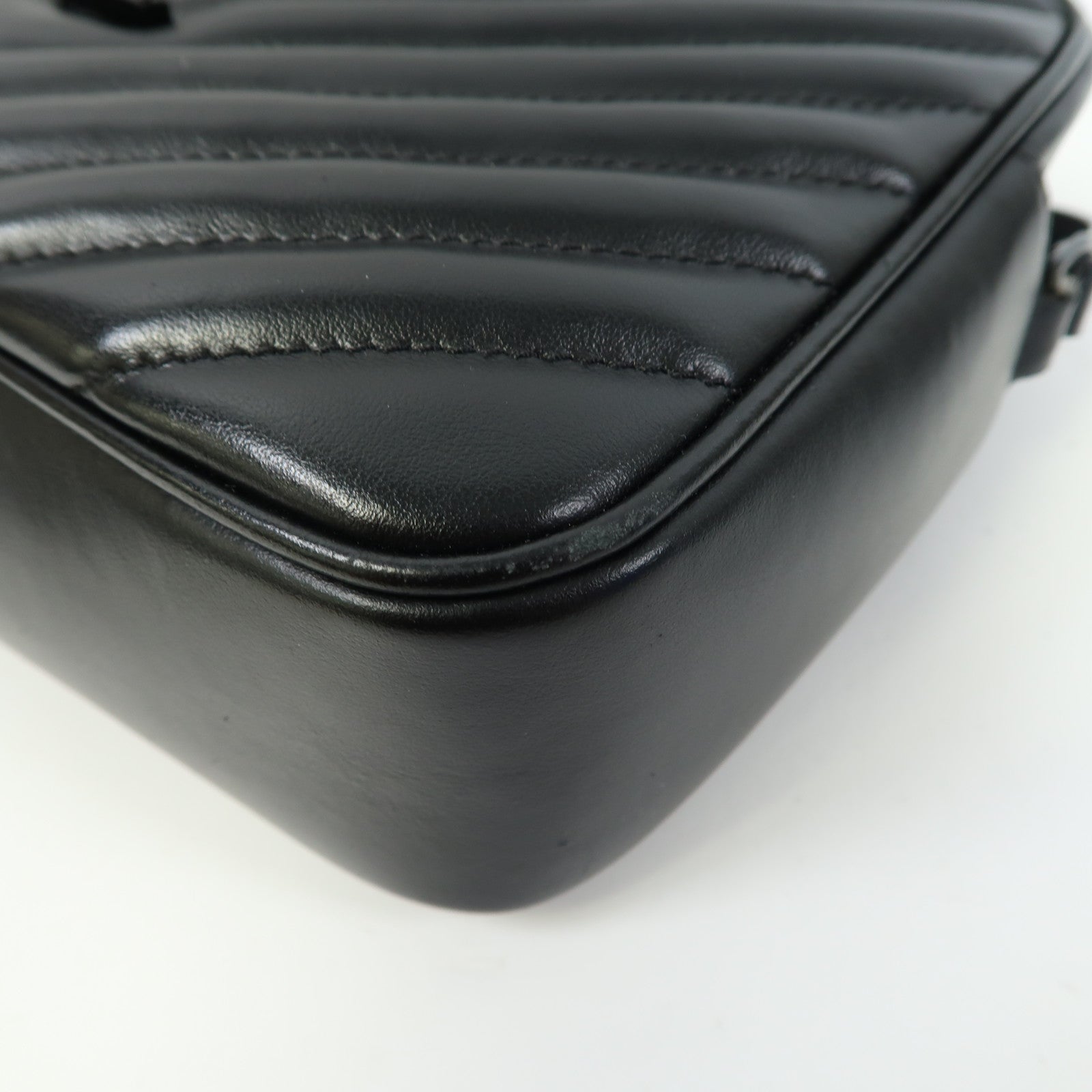 SAINT LAURENT 牛皮皮革Lou Camera肩背袋黑色