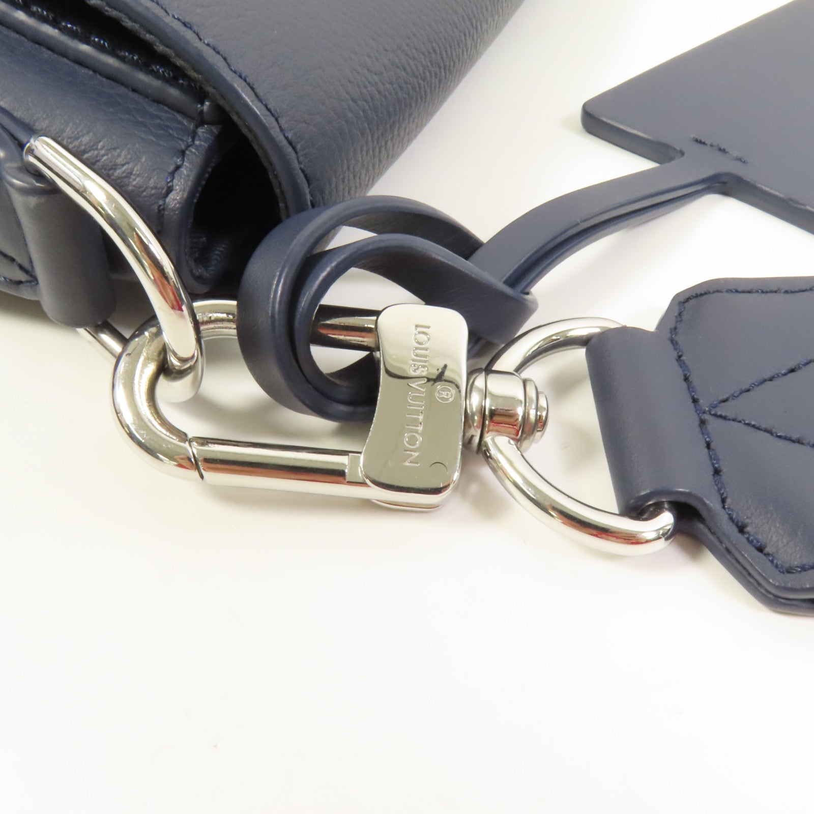 LOUIS VUITTON 牛皮皮革Aerogram Takeoff銀扣肩背袋