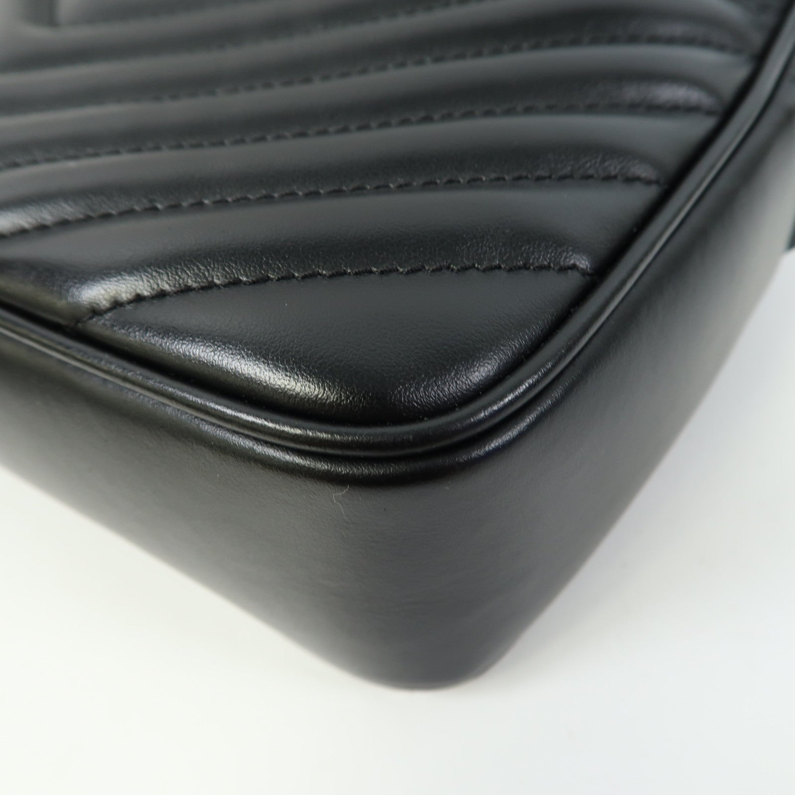 SAINT LAURENT 牛皮皮革Lou Camera肩背袋黑色