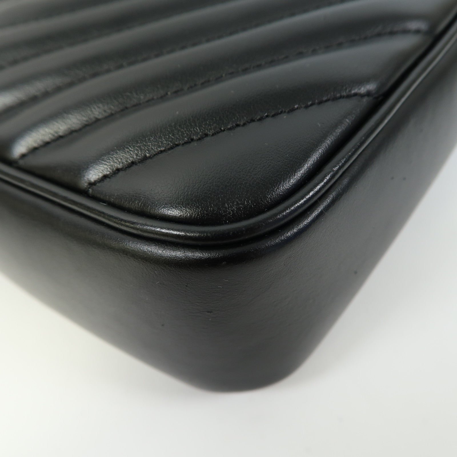 SAINT LAURENT 牛皮皮革Lou Camera肩背袋黑色