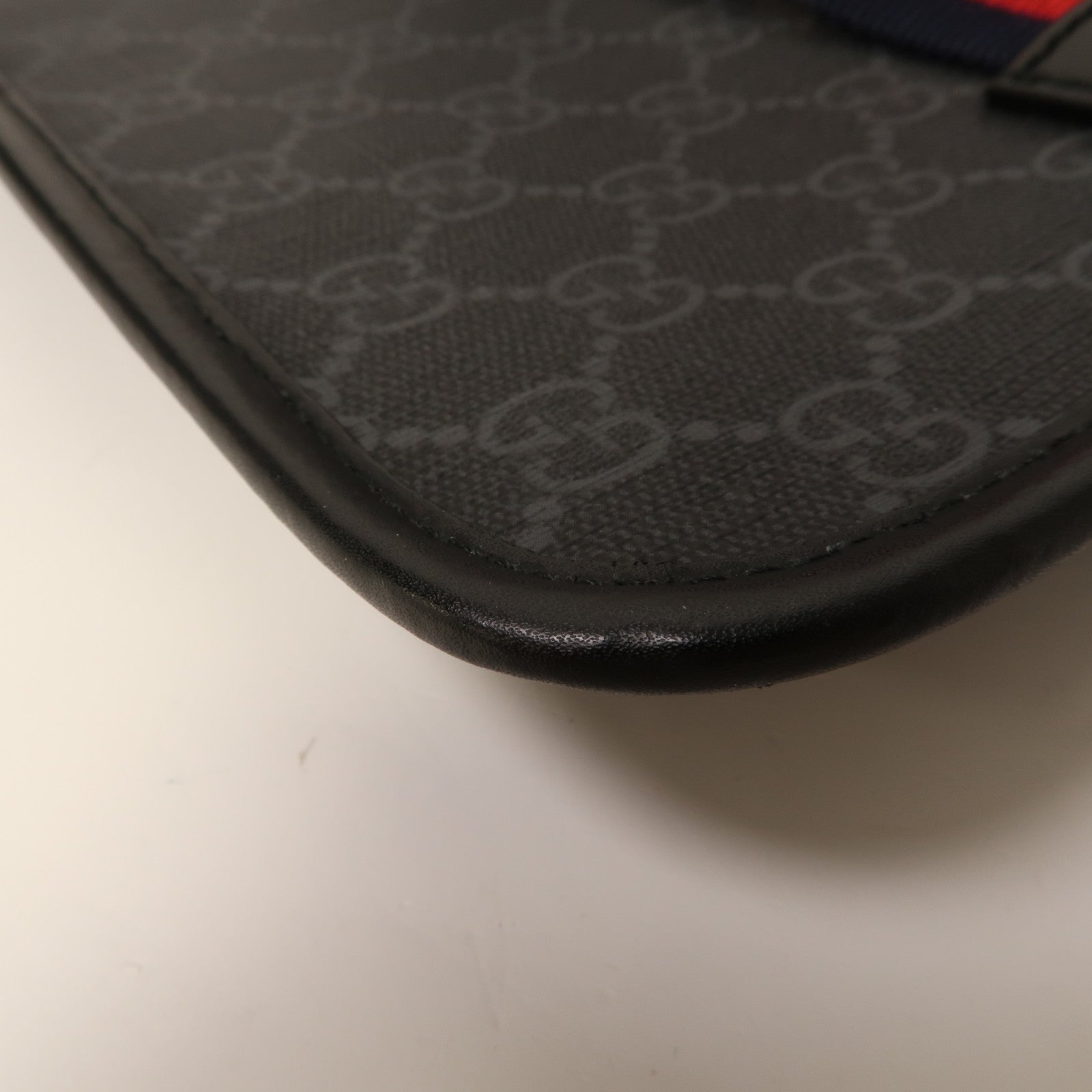 GUCCI 塗層帆布Shoulder Bag銀扣肩背袋黑色