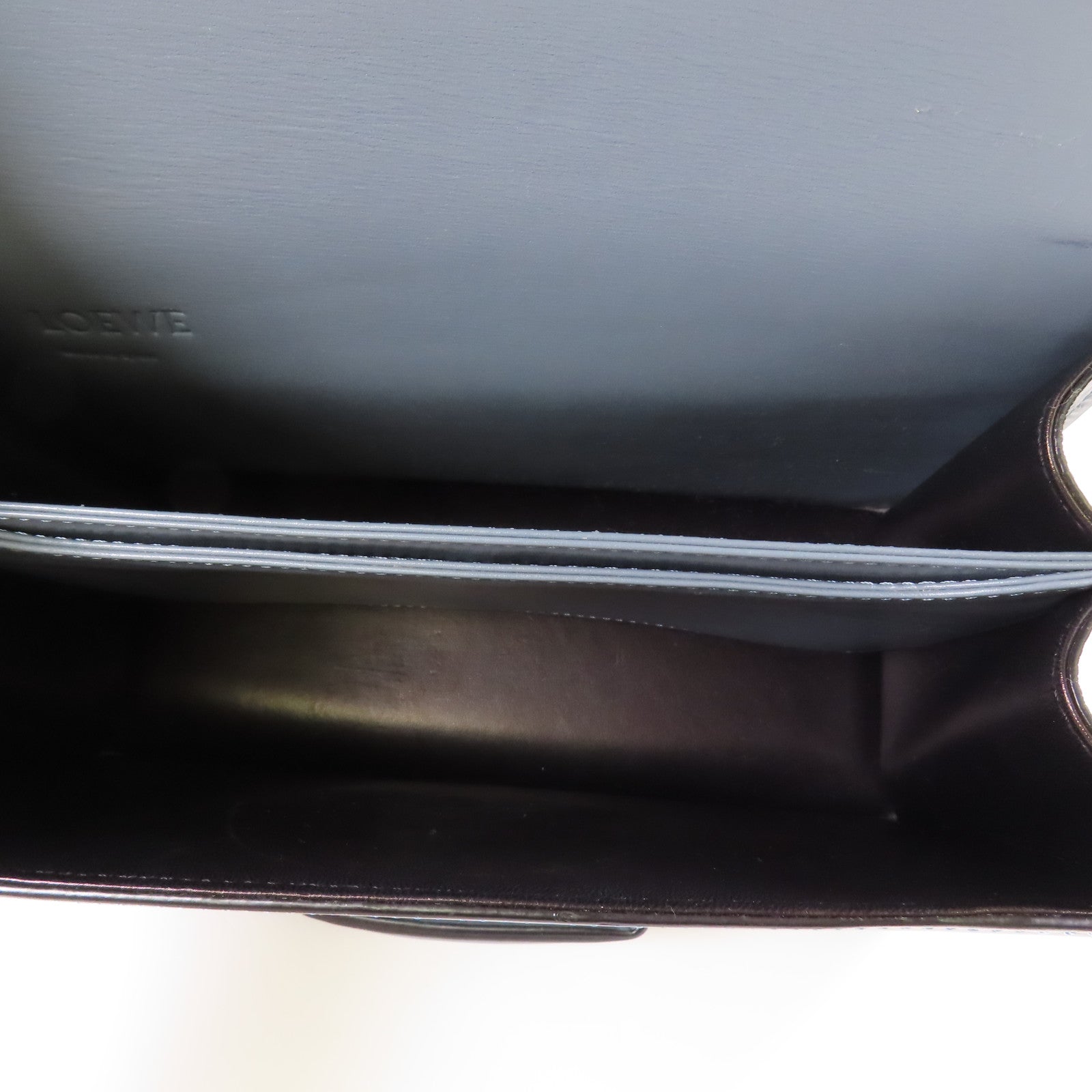 LOEWE 牛皮皮革Barcelona Stone Shoulder Bag銀扣肩背袋