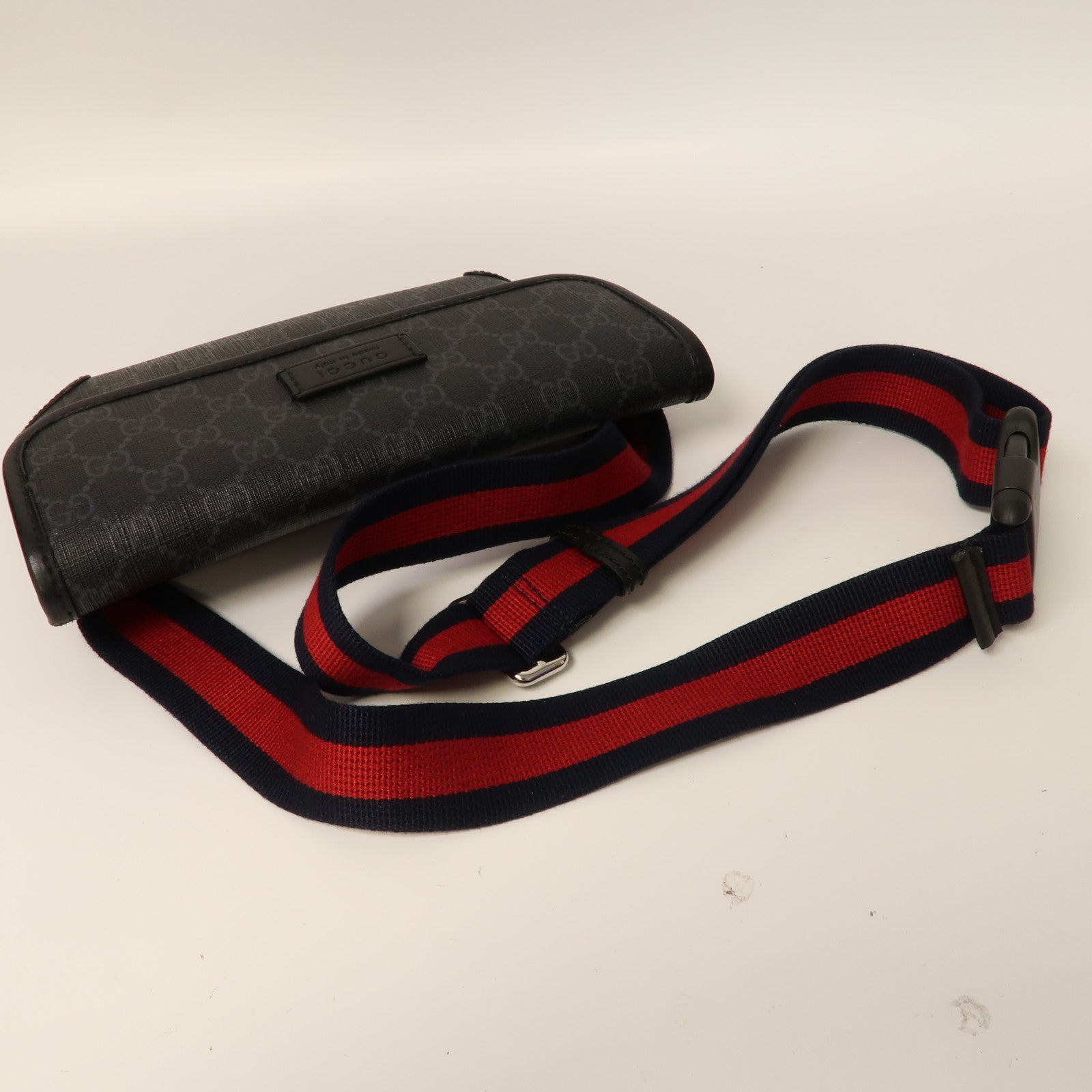 GUCCI 塗層帆布Shoulder Bag銀扣肩背袋黑色
