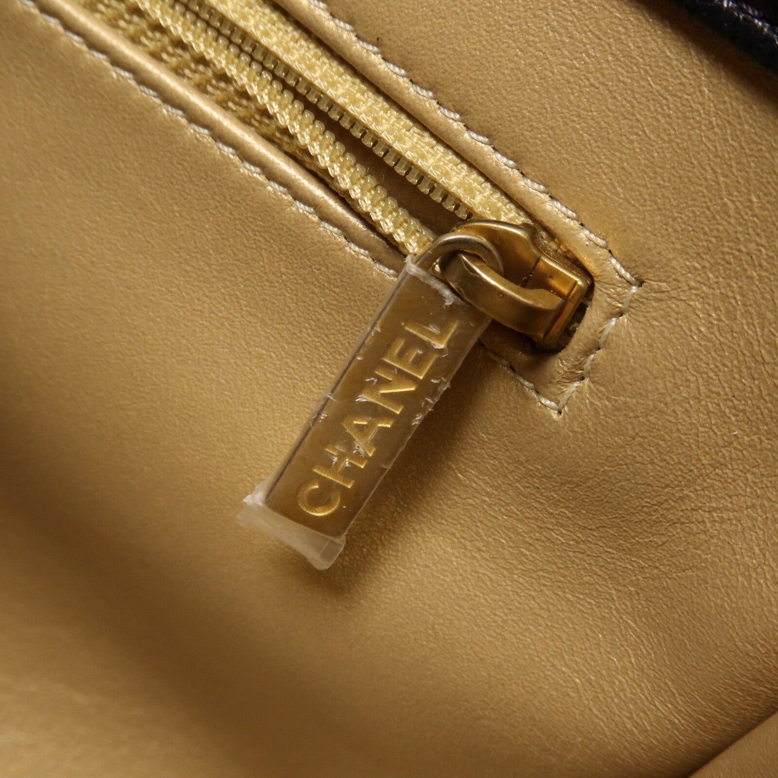 CHANEL 牛皮皮革Hobo bag鏈帶肩背袋