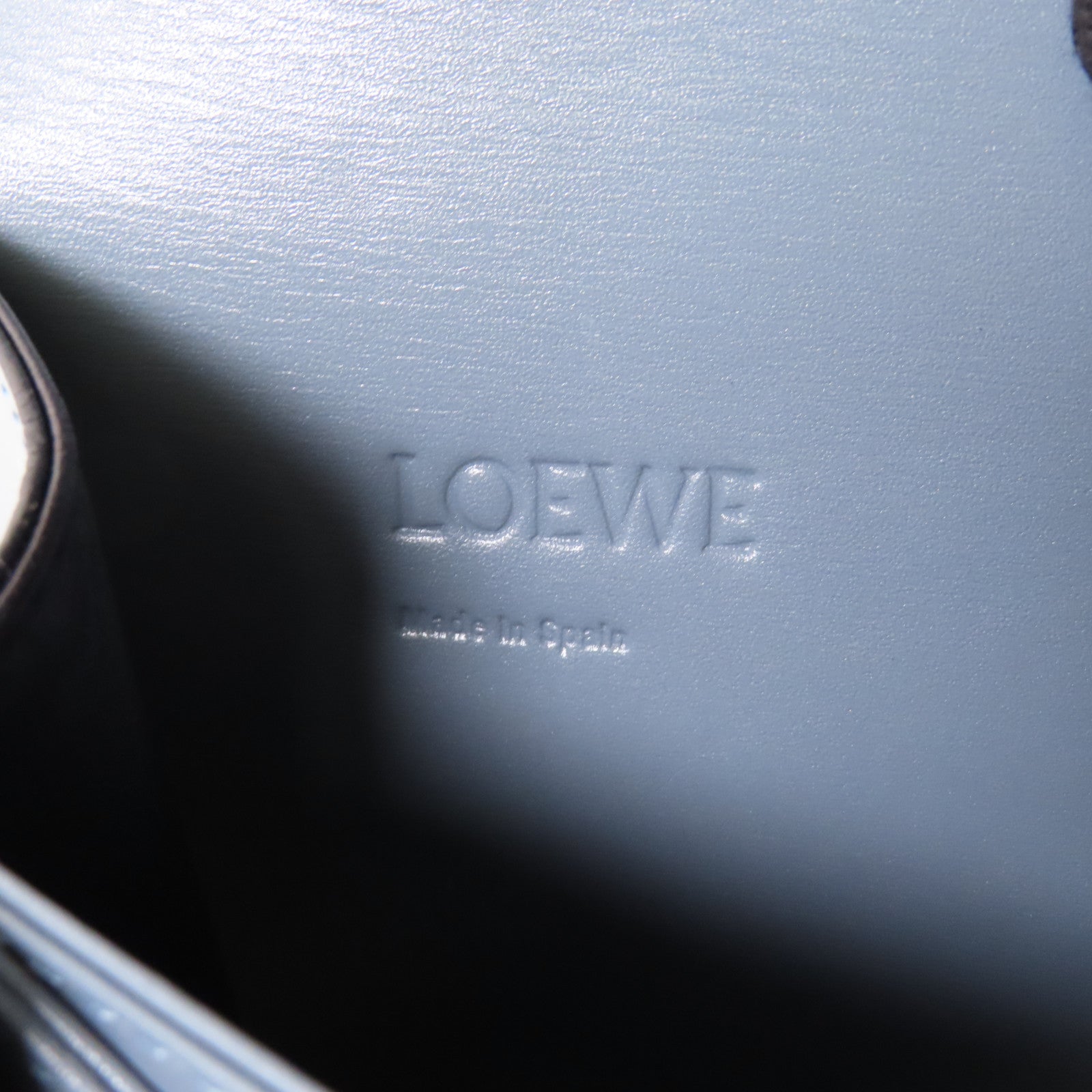 LOEWE 牛皮皮革Barcelona Stone Shoulder Bag銀扣肩背袋
