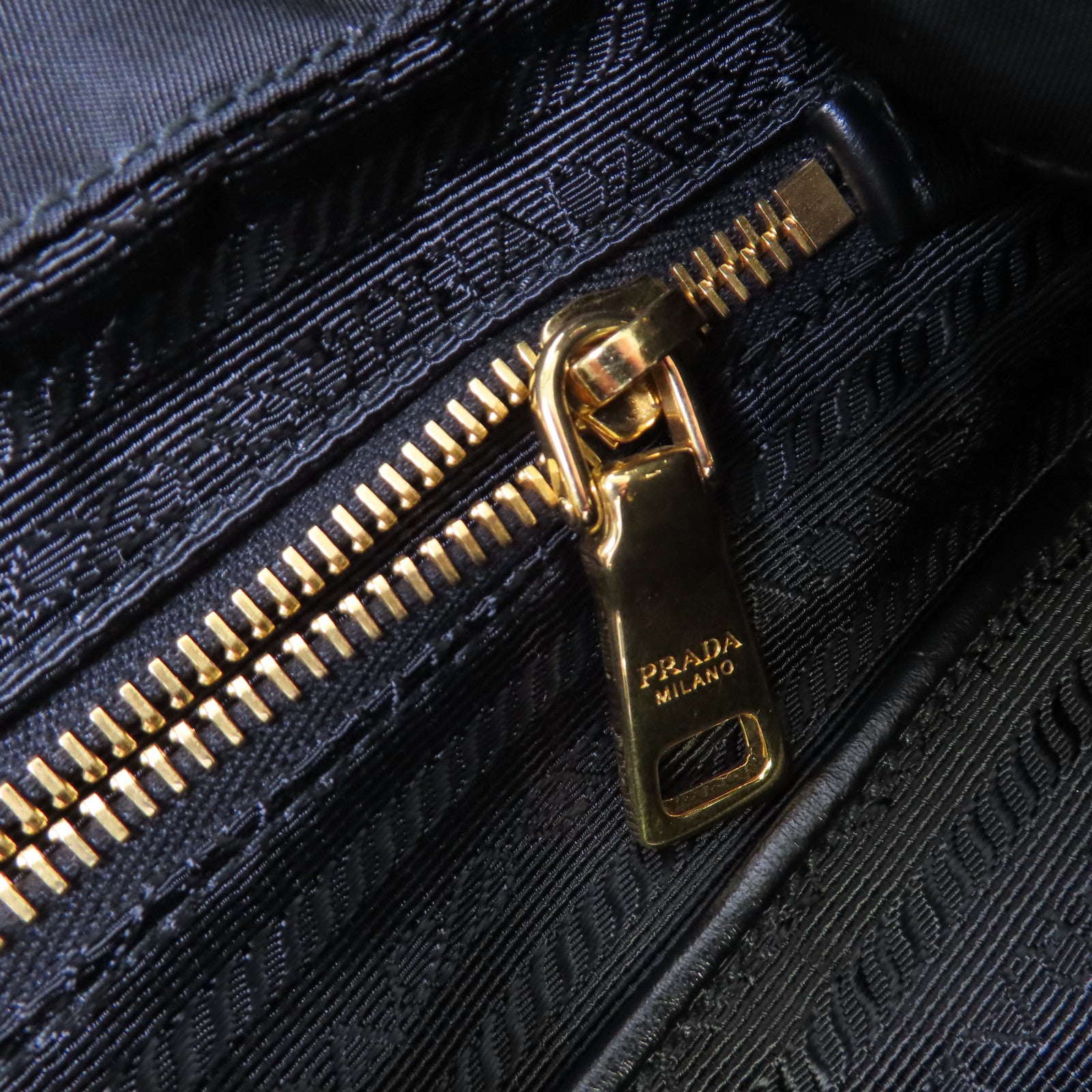 PRADA 尼龍Small Re-Nylon Backpack金扣背包黑色