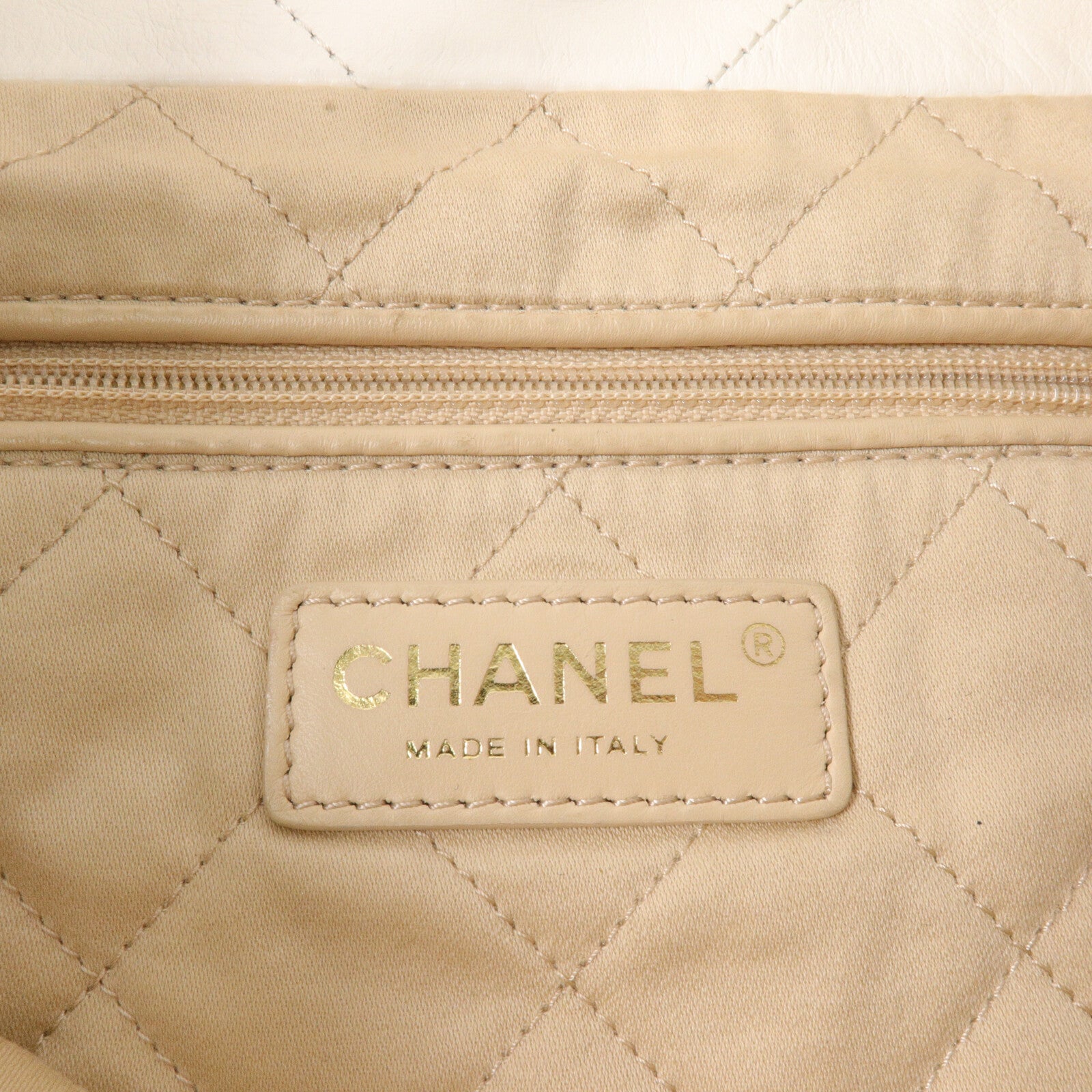 CHANEL 牛皮皮革Chanel 22 Small鏈帶肩背袋