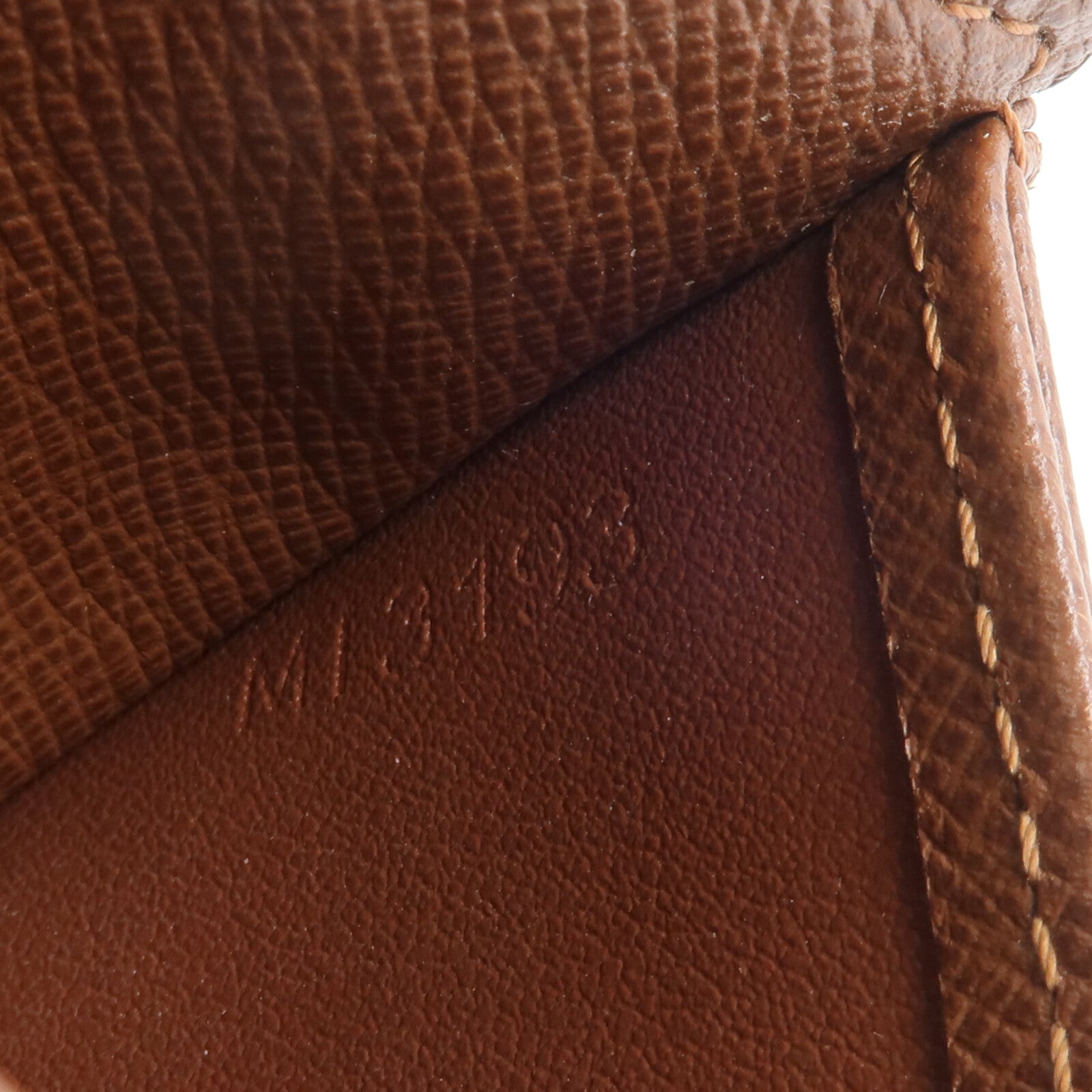 LOUIS VUITTON Monogram Passport Case護照套