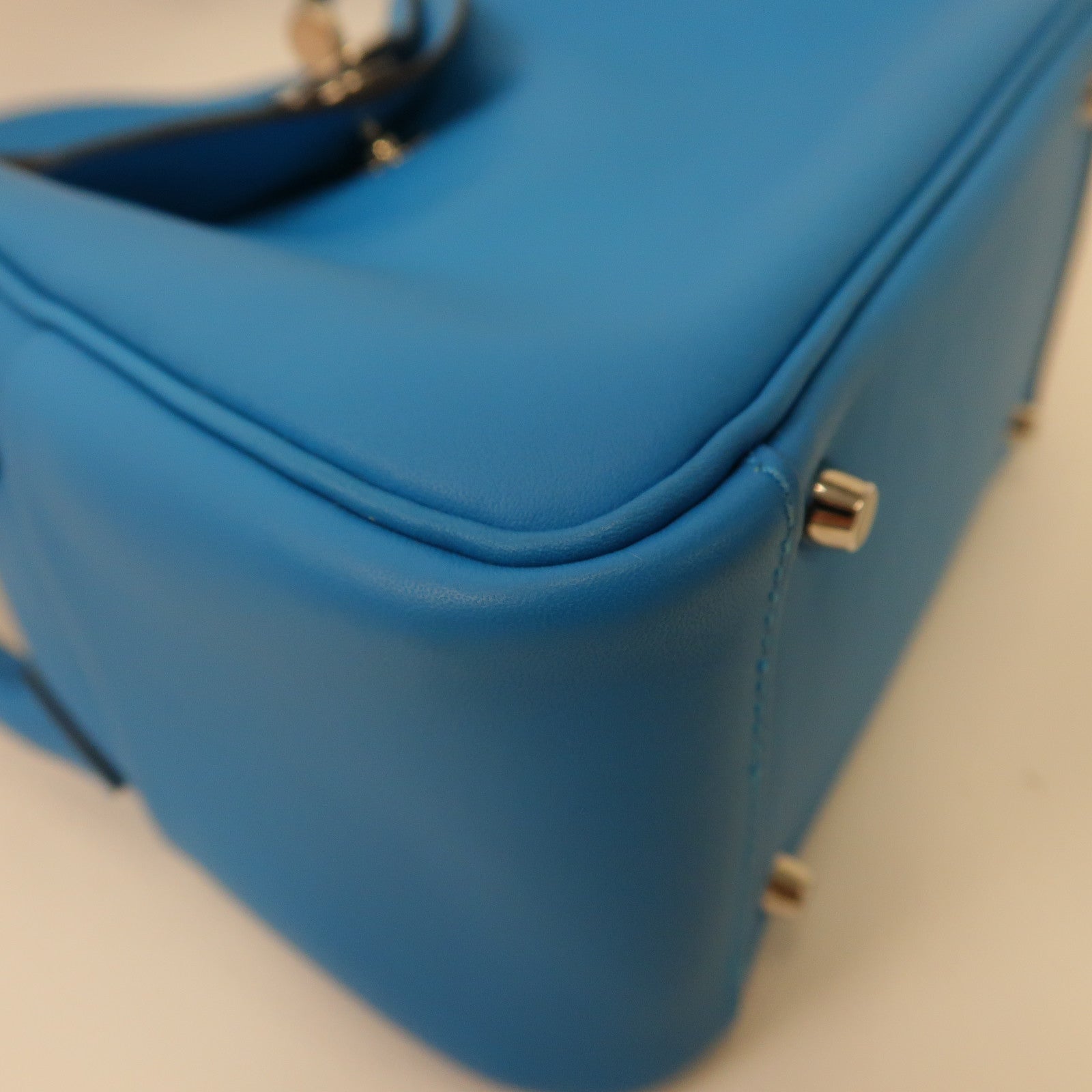 HERMES 【激減優惠】Swift皮革Mini Lindy銀扣手挽肩背兩用袋Bleu Frida藍色