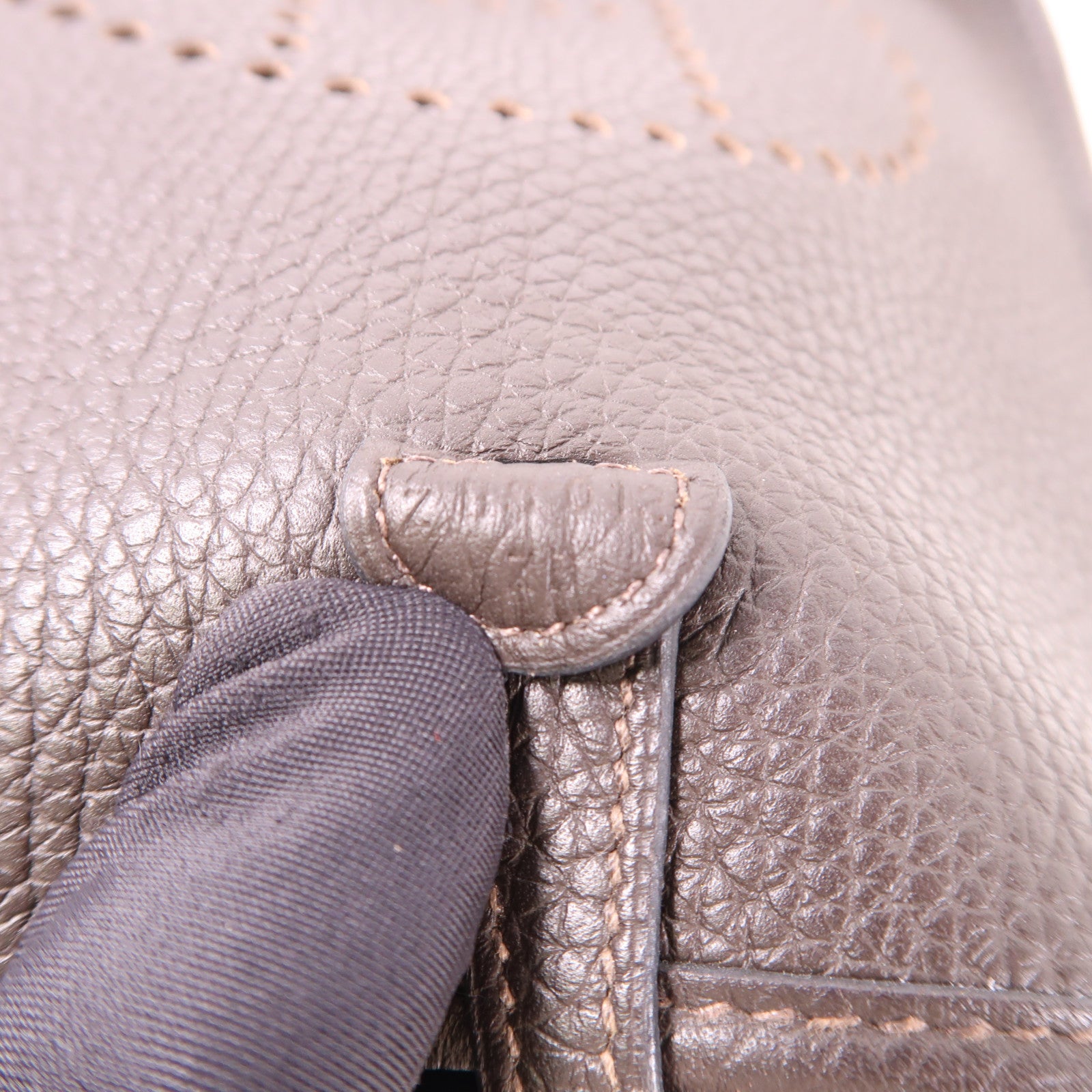 HERMES Clemence皮革Evelyne TPM銀扣肩背袋Ebene