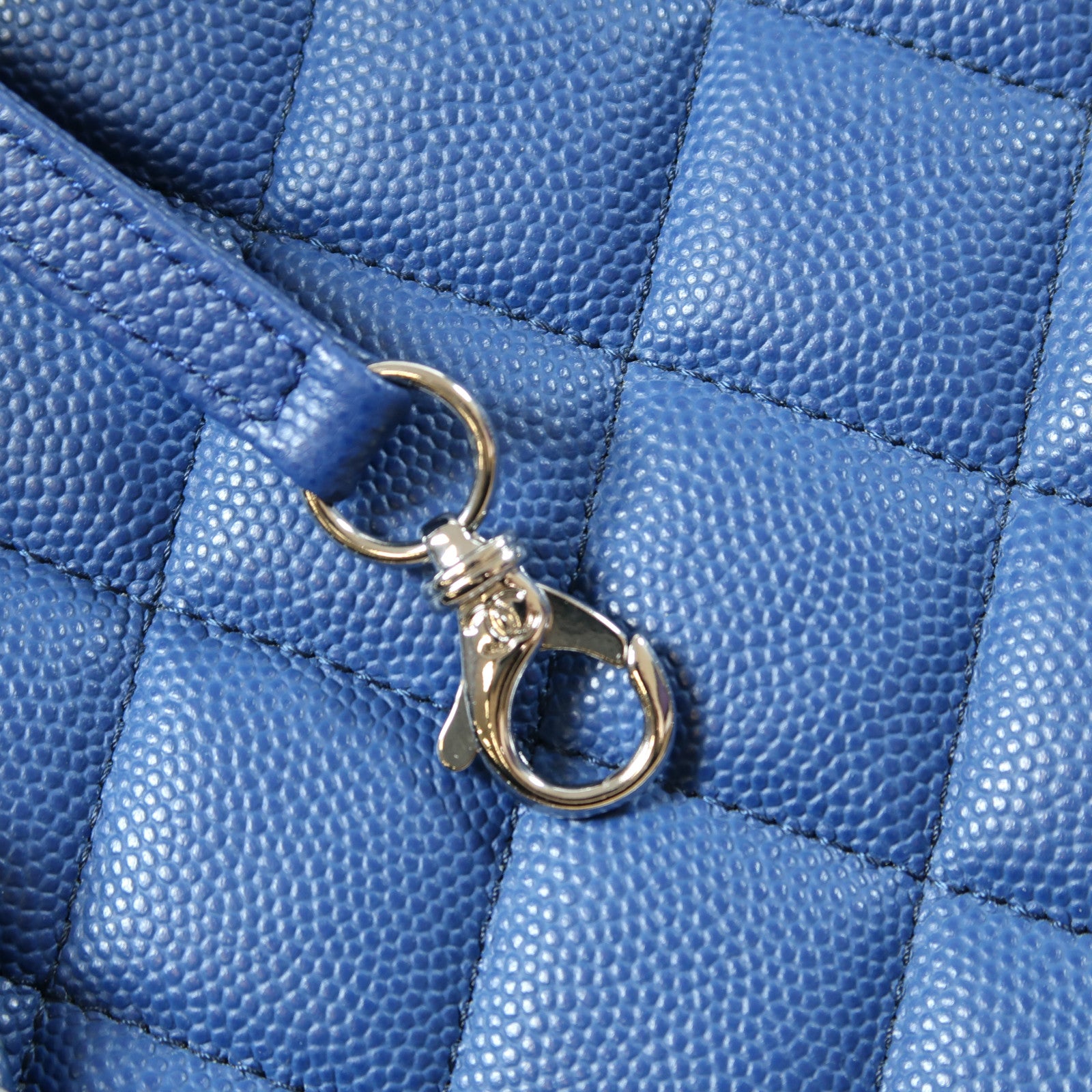 CHANEL 【激減優惠】菱格Caviar皮革GST銀扣鏈帶肩背袋藍色