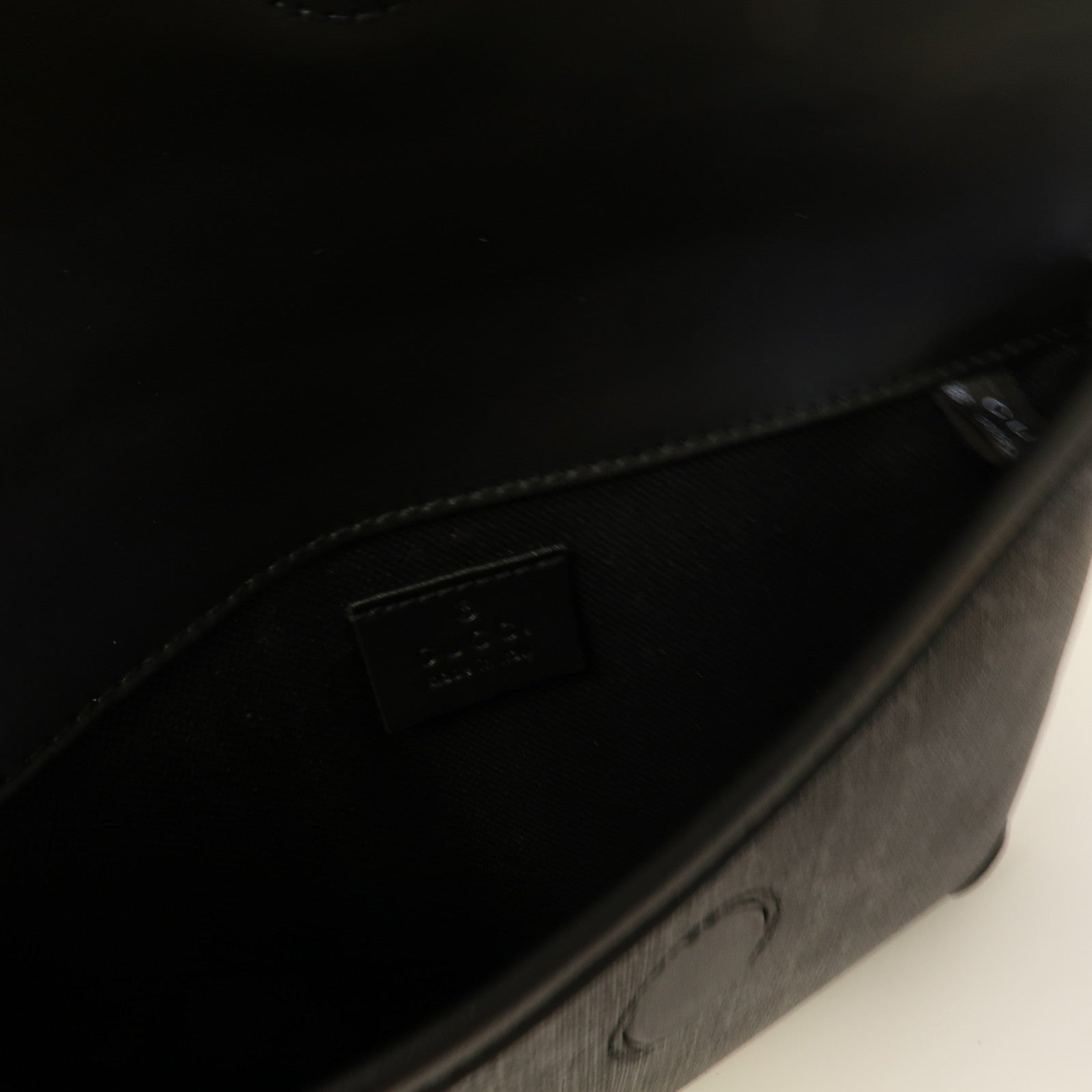 GUCCI 塗層帆布Shoulder Bag銀扣肩背袋黑色