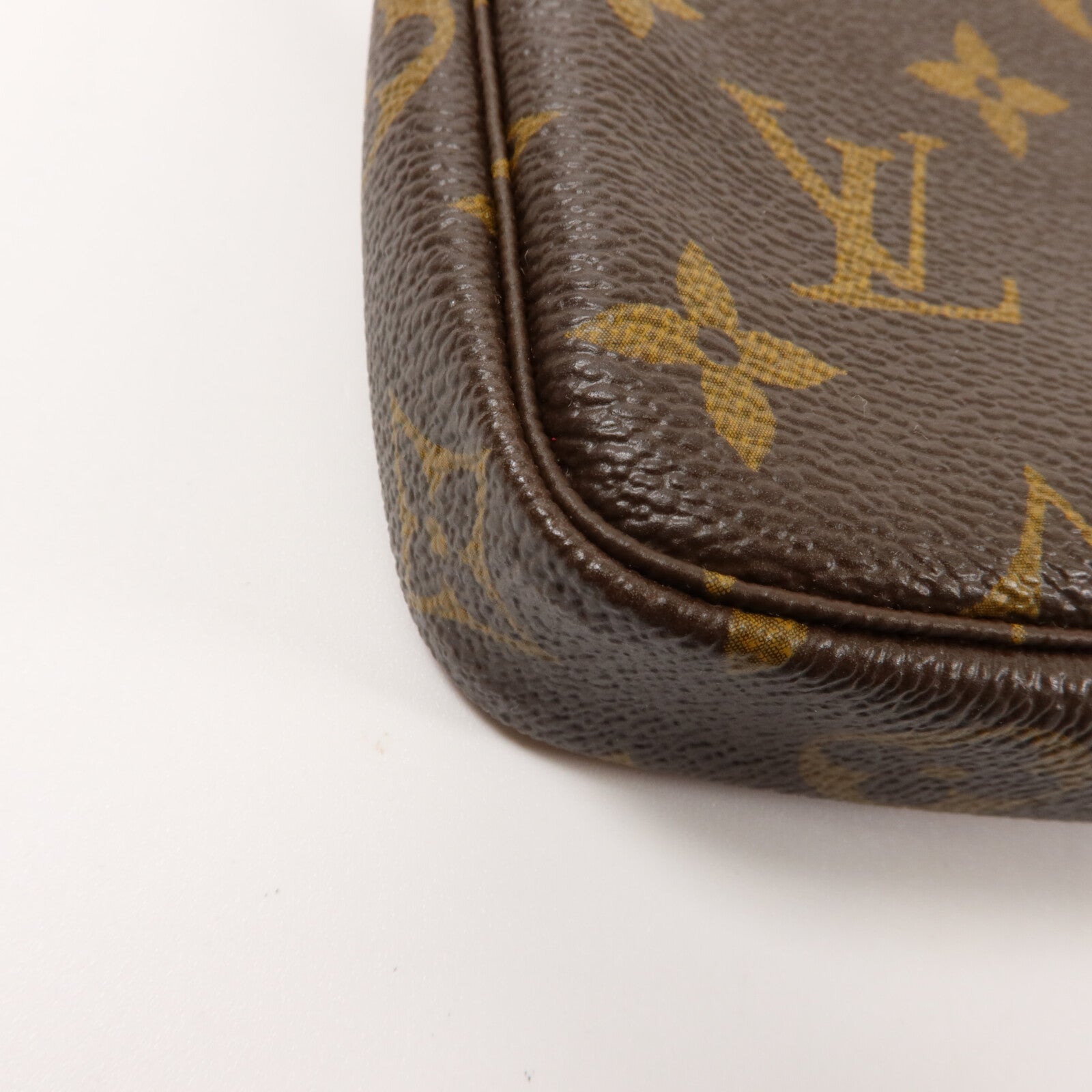 LOUIS VUITTON Monogram Mini Pochette Accessoires金扣手挽袋