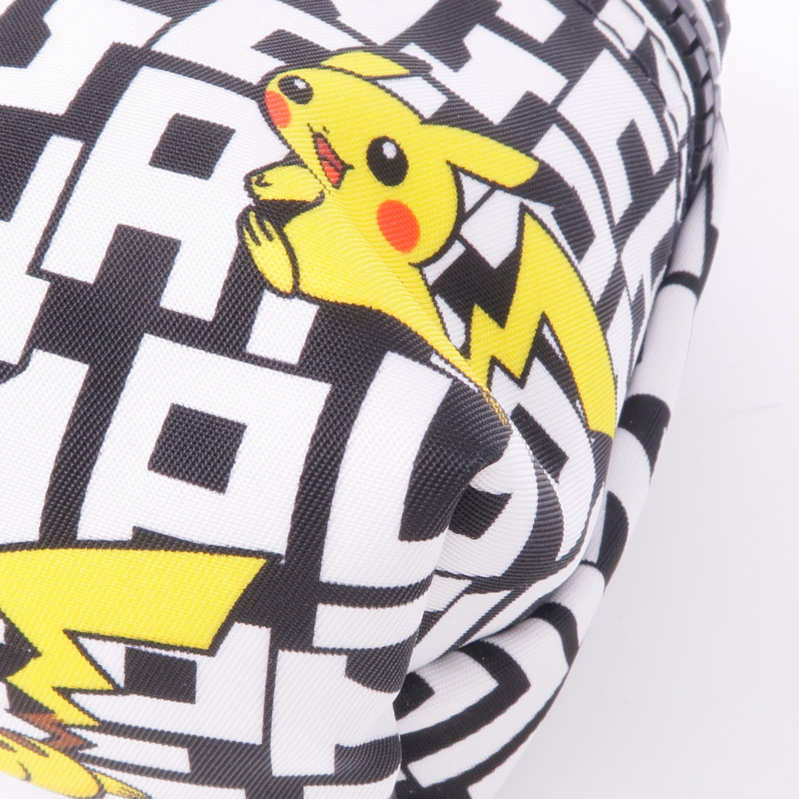 Longchamp 尼龍Pokemon Pouch銀扣手拿包