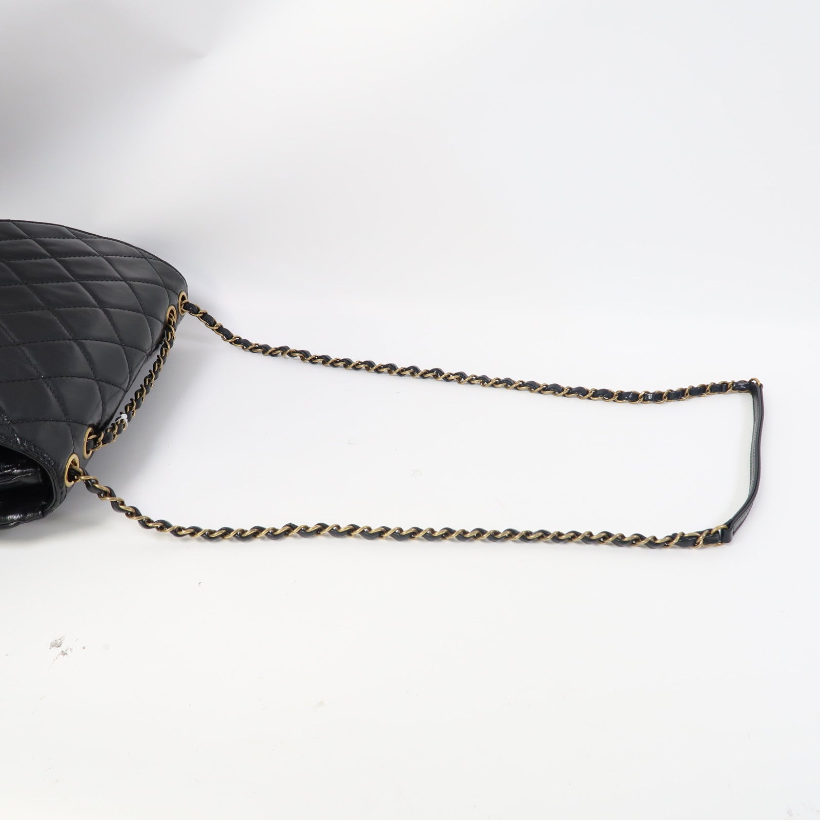 CHANEL 菱格牛皮皮革Chain Shoulder金扣鏈帶肩背袋黑色