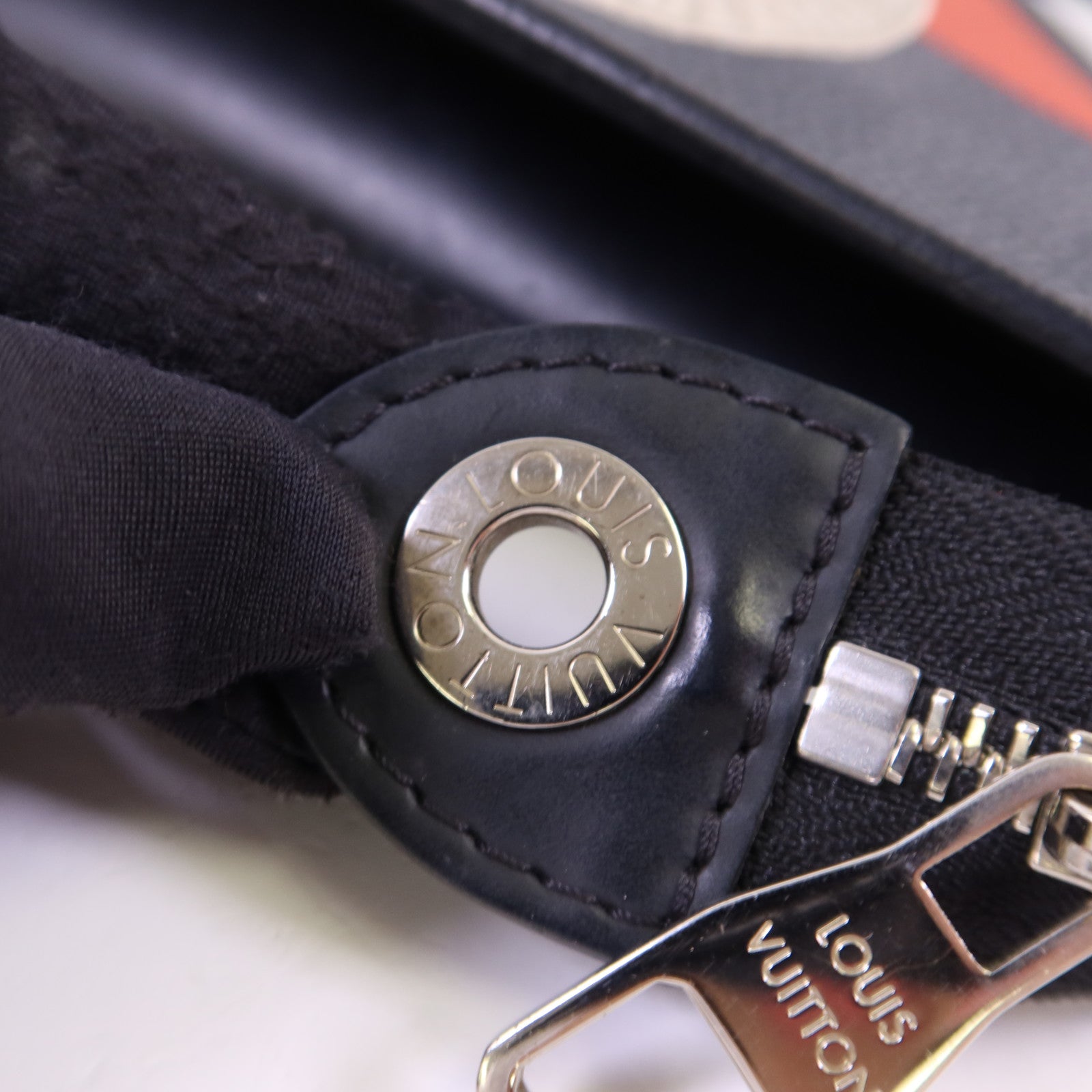 LOUIS VUITTON Damier Graphite Pochette Voyage MM銀扣手拿包