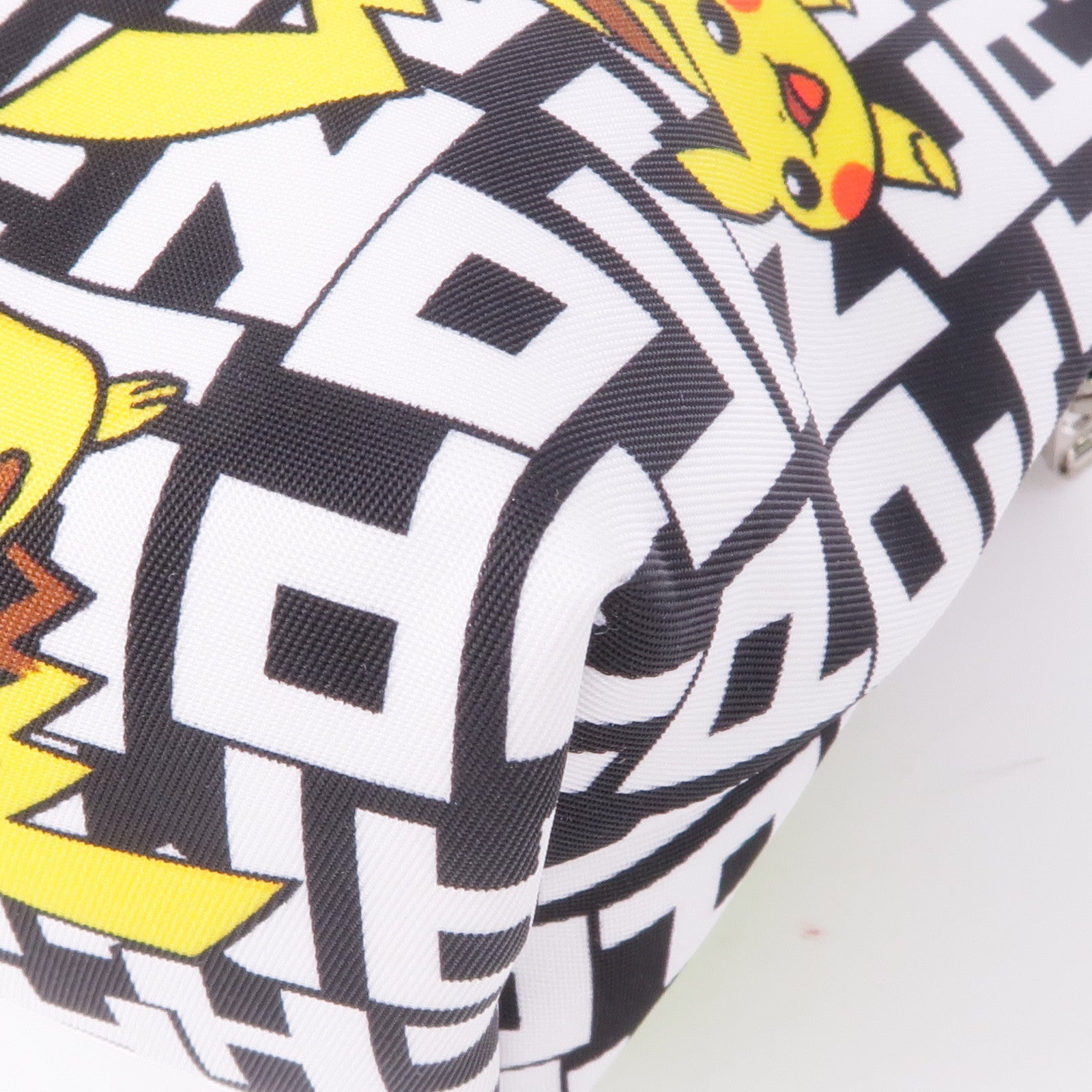 Longchamp 尼龍Pokemon Pouch銀扣手拿包