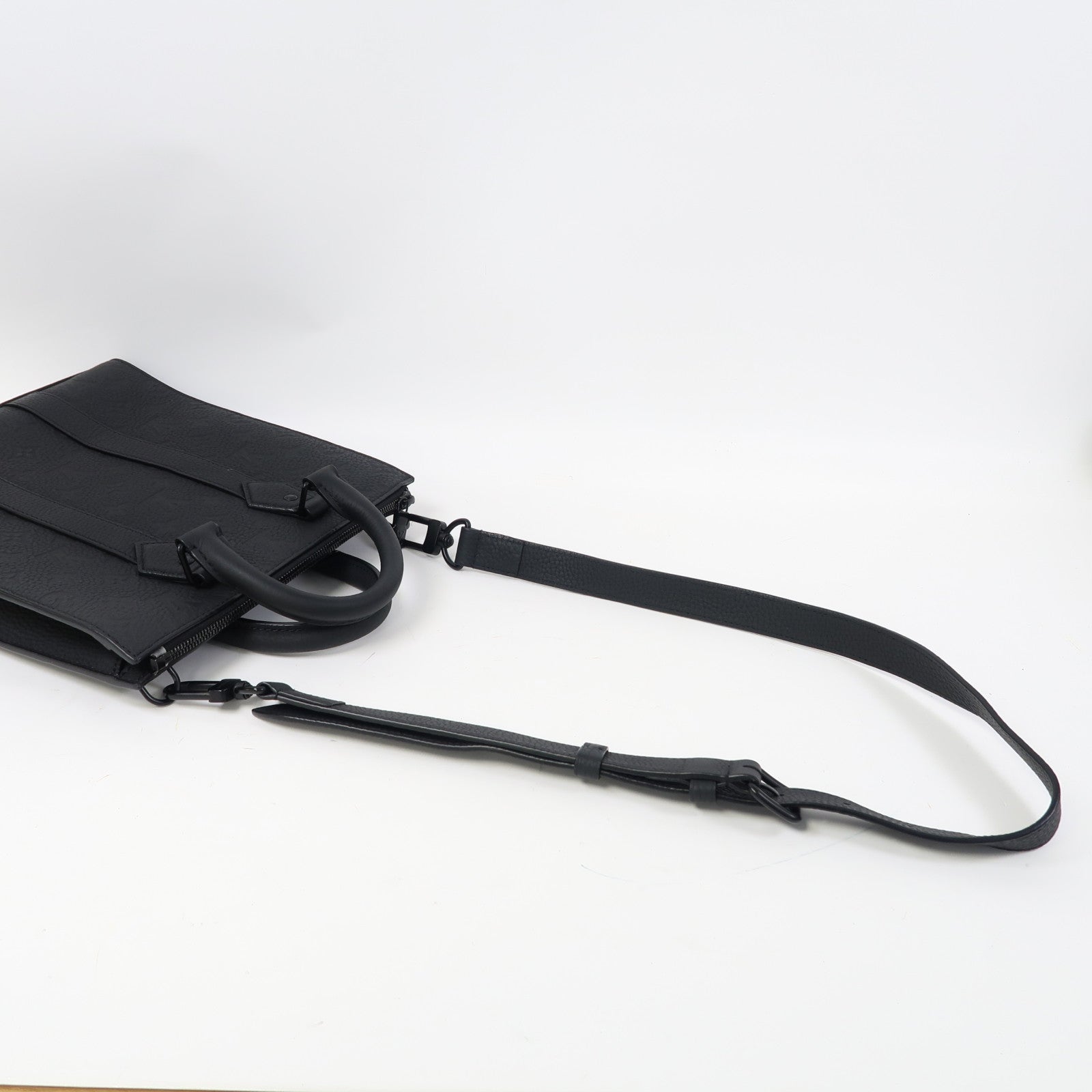 LOUIS VUITTON Monogram Taurillon Sac Plat Cross手挽肩背兩用袋黑色