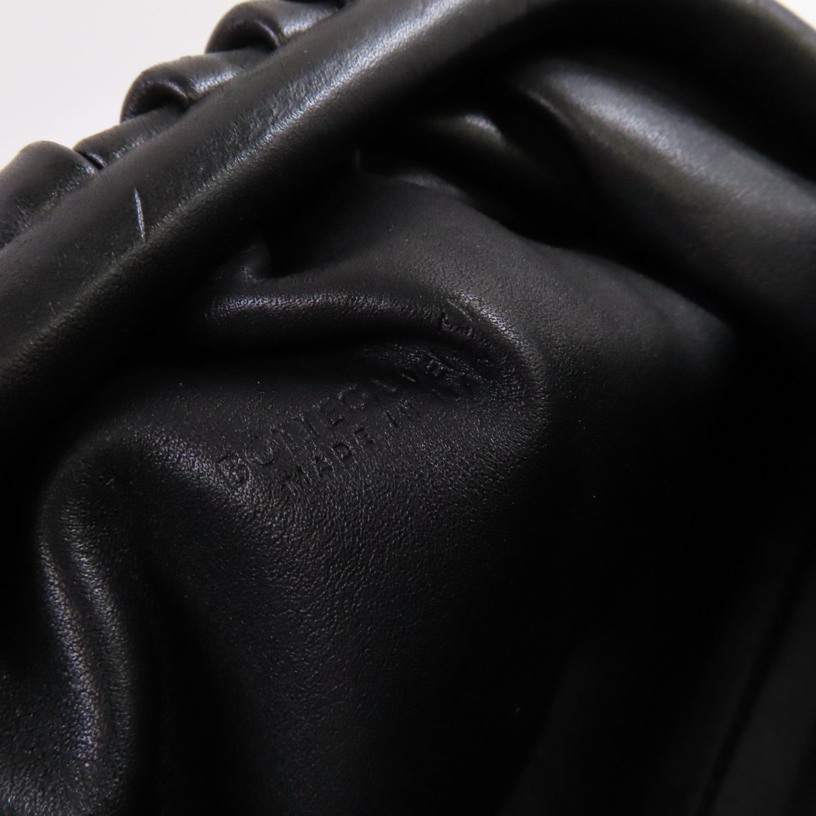BOTTEGA VENETA 【激減優惠】牛皮皮革Mini Pouch Shoulder Bag肩背袋黑色