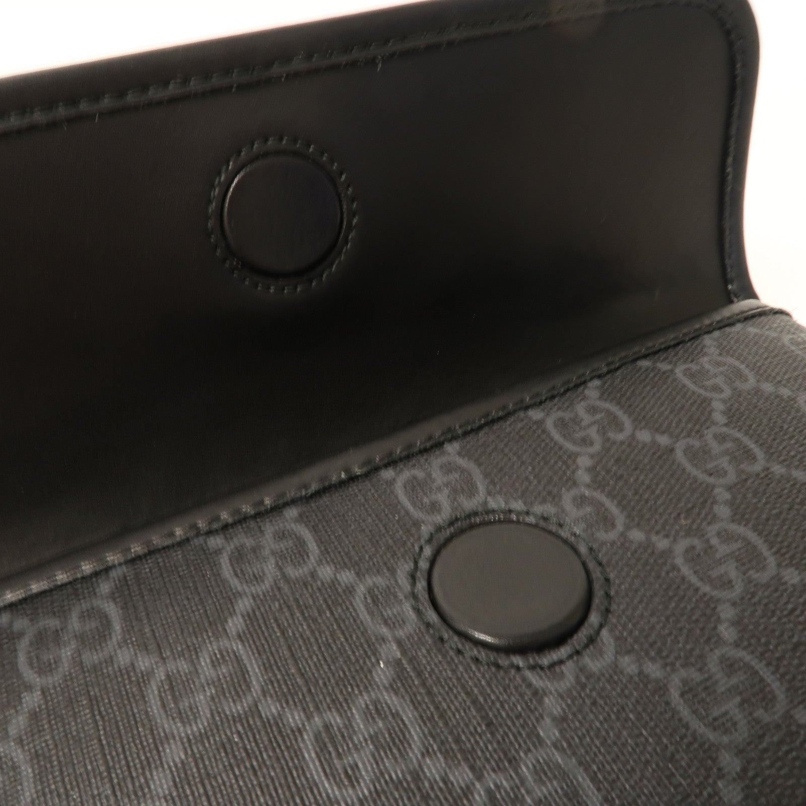 GUCCI 塗層帆布Shoulder Bag銀扣肩背袋黑色
