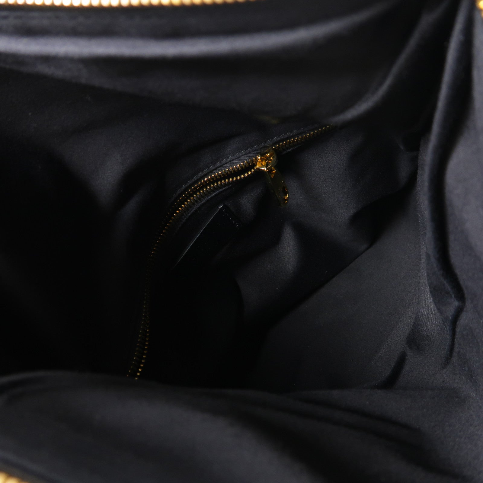 Valentino 漆皮皮革Shoulder Bag金扣肩背袋