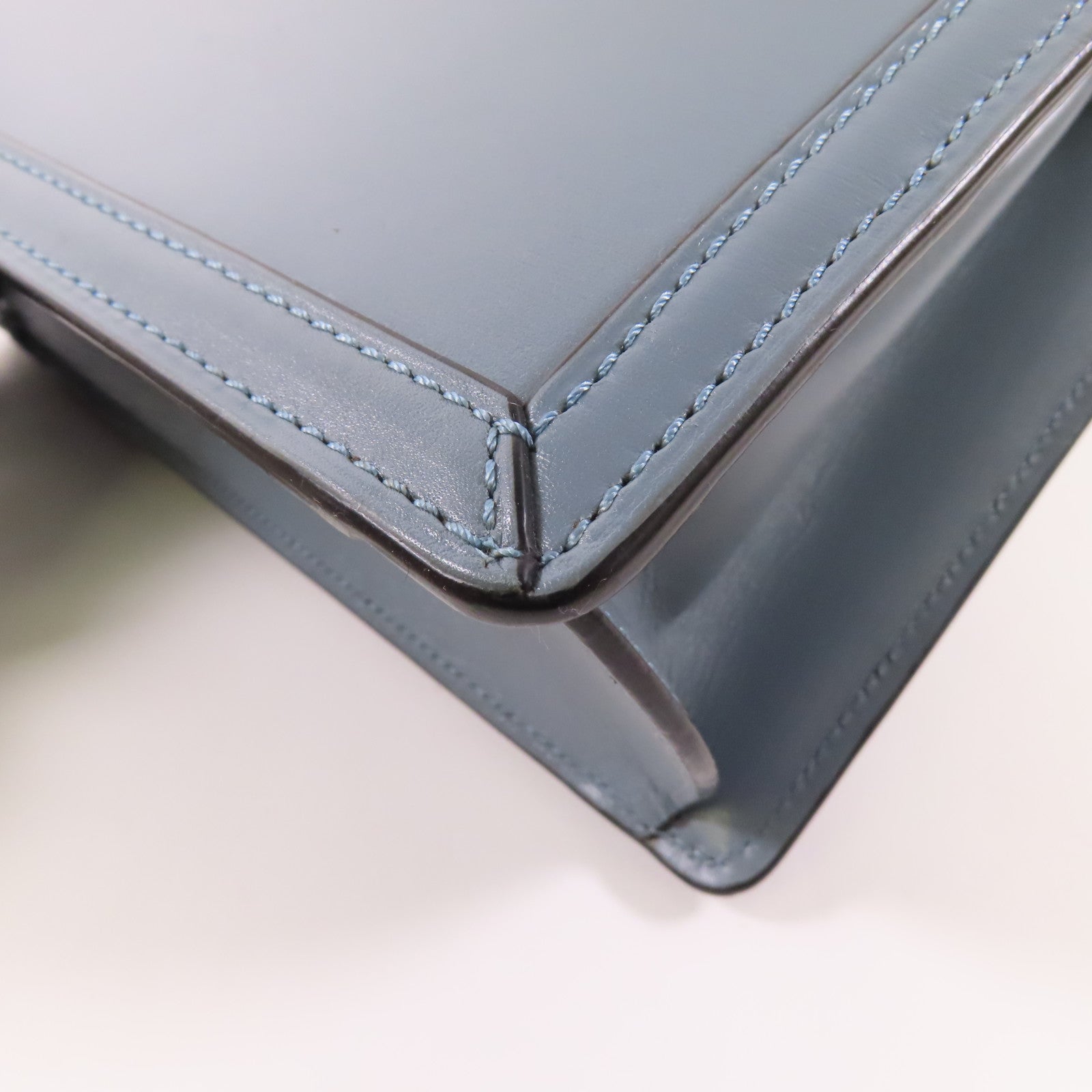 LOEWE 牛皮皮革Barcelona Stone Shoulder Bag銀扣肩背袋