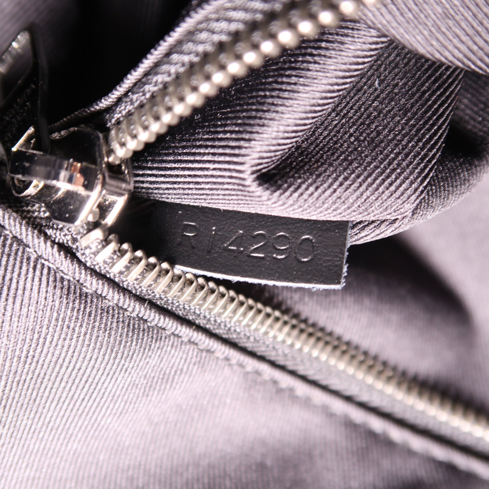 LOUIS VUITTON Monogram Eclipse Christopher MM銀扣背包