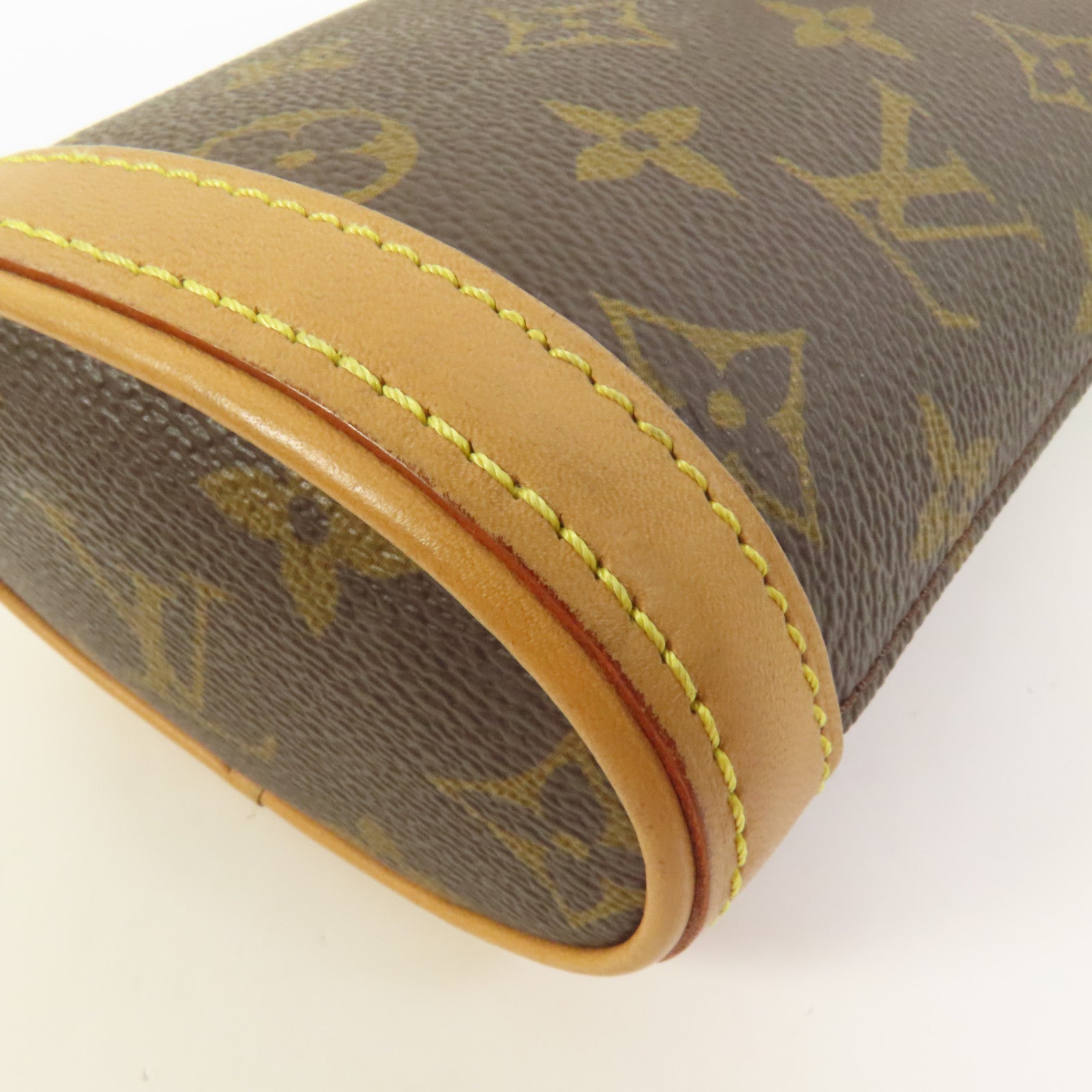 LOUIS VUITTON Monogram Fold Me Pouch金扣肩背袋