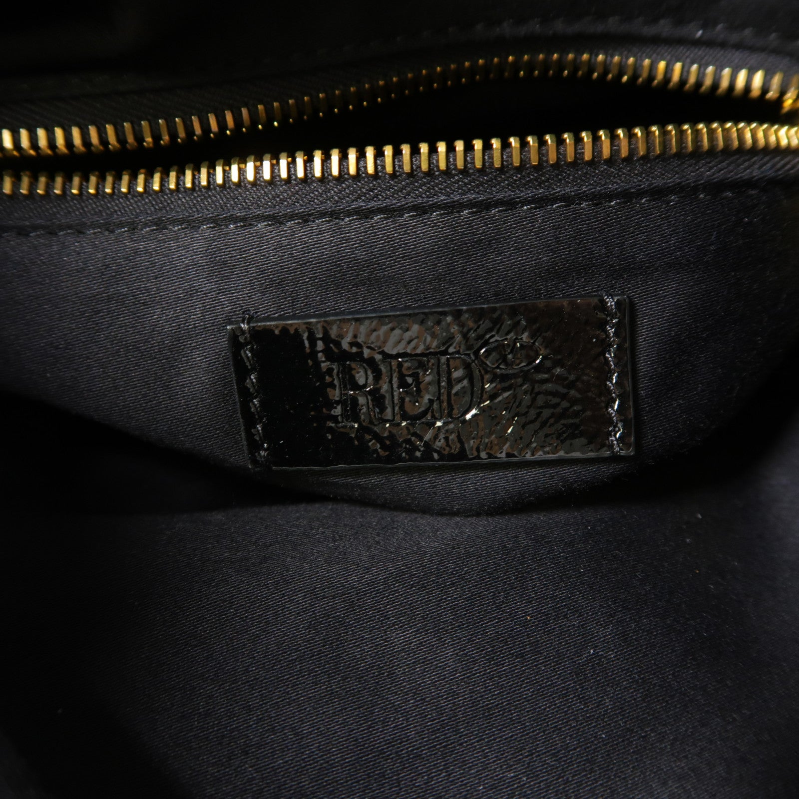 Valentino 漆皮皮革Shoulder Bag金扣肩背袋