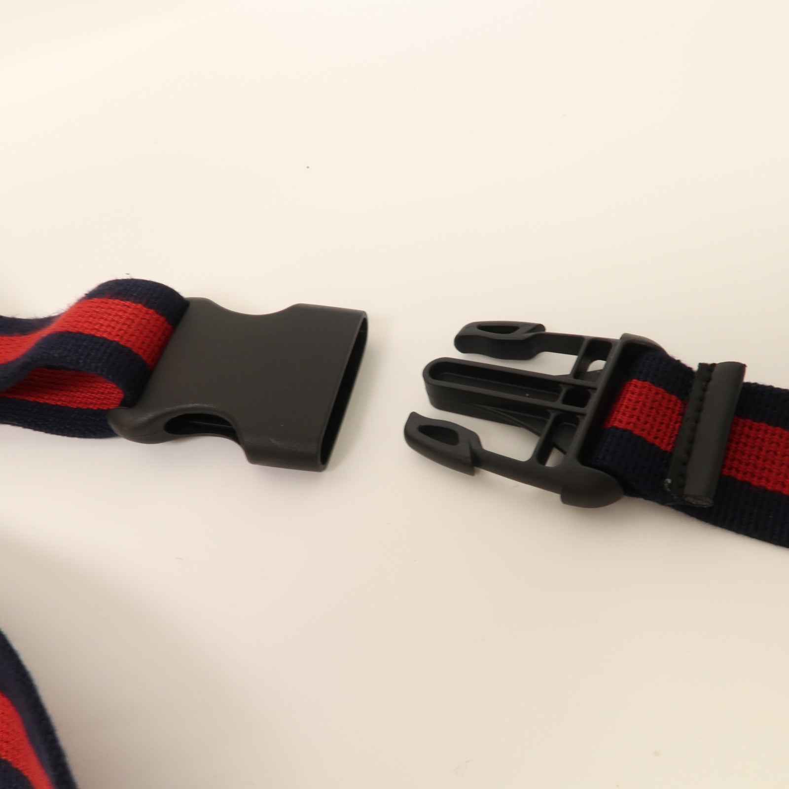 GUCCI 塗層帆布Shoulder Bag銀扣肩背袋黑色